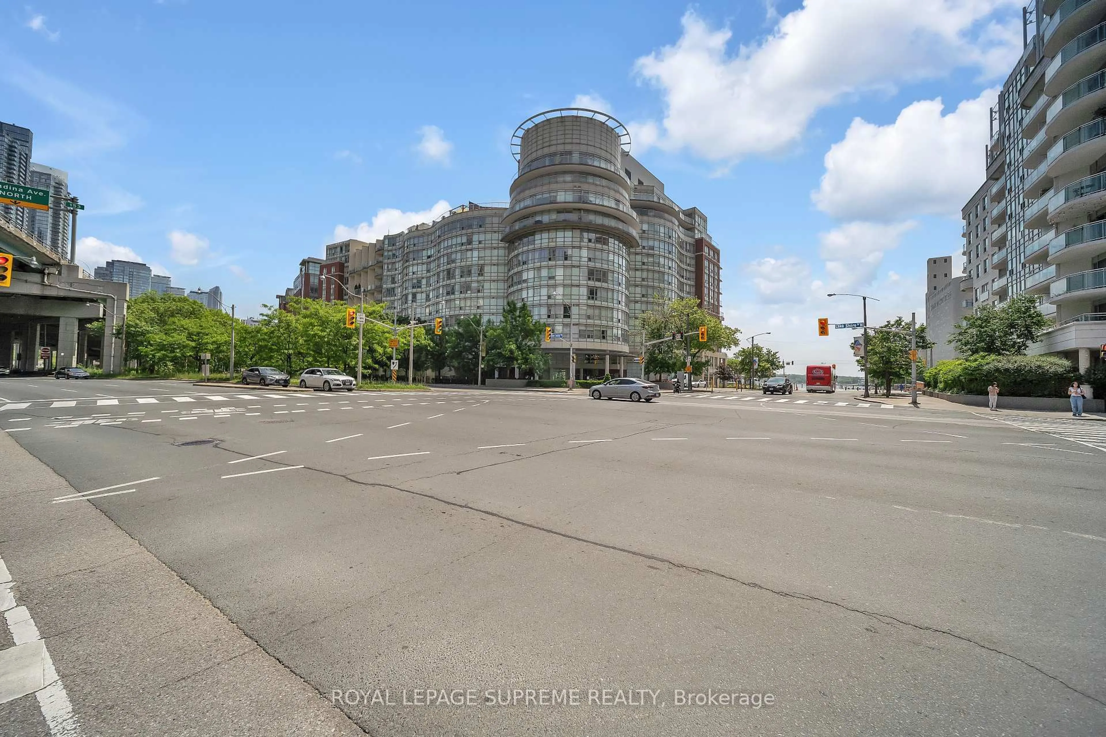 Unknown for 550 Queens Quay #416, Toronto Ontario M5V 3M8