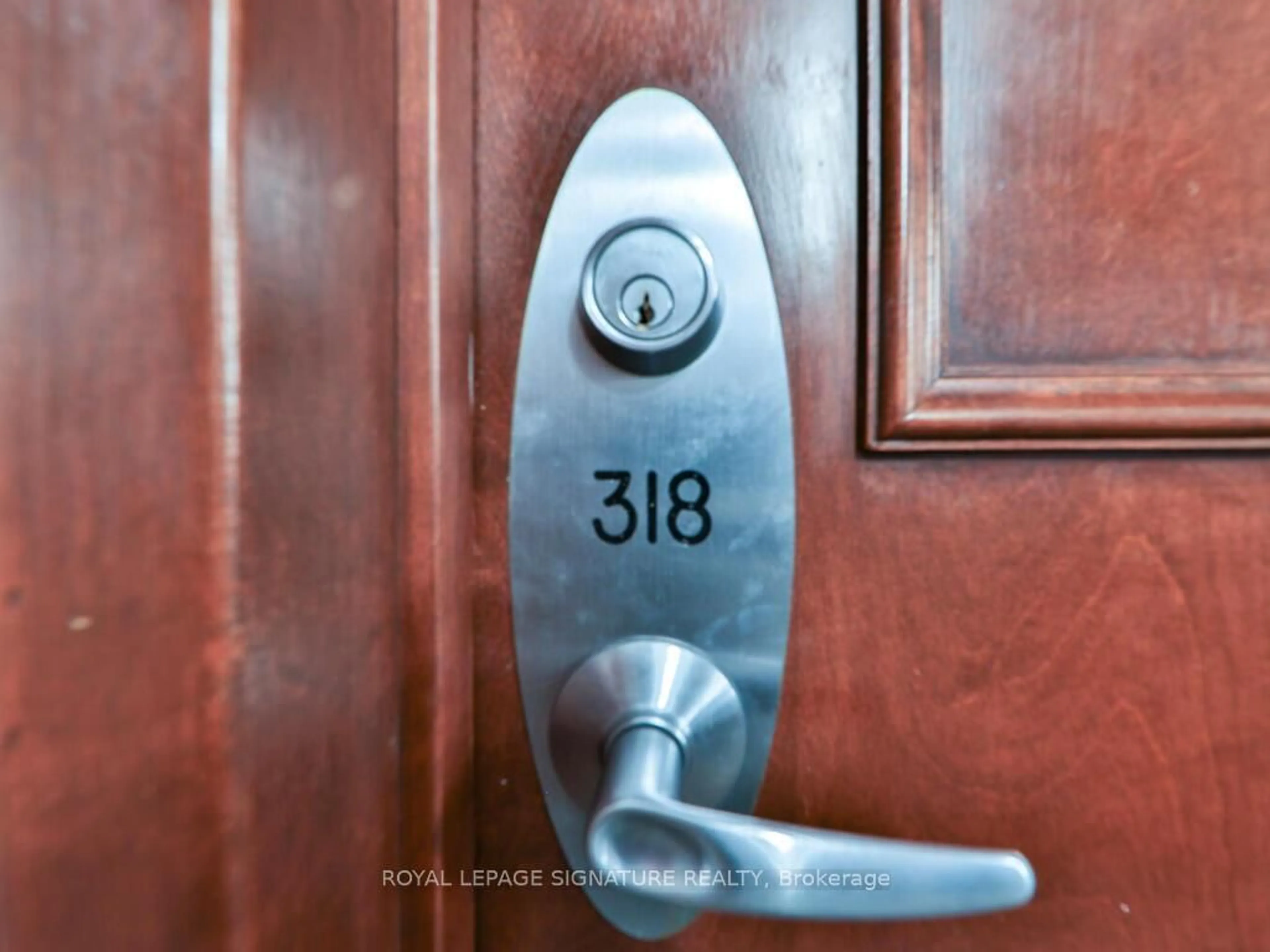Indoor entryway for 168 Simcoe St #318, Toronto Ontario M5H 4C9