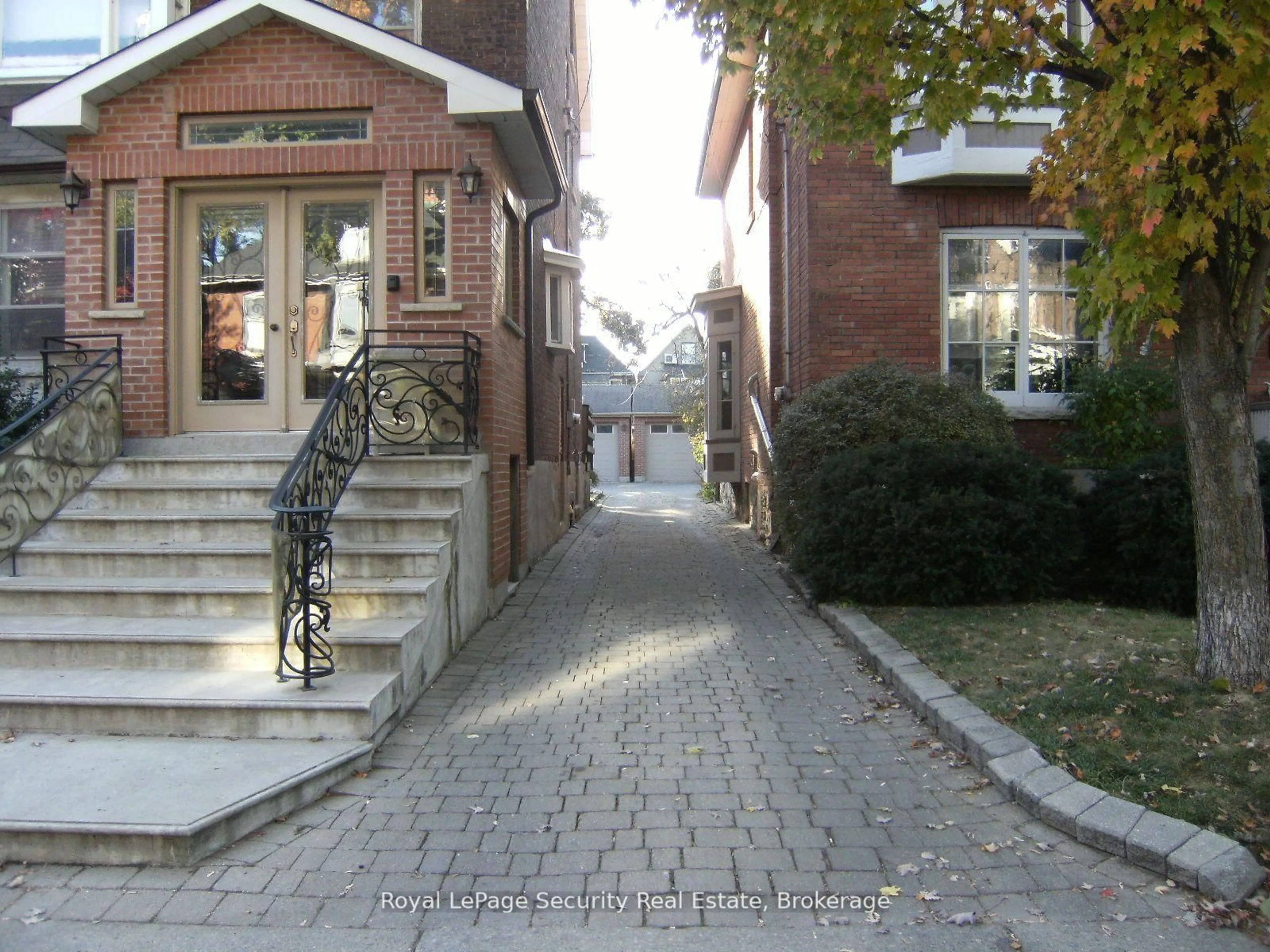 Unknown for 122 Delaware Ave, Toronto Ontario M6H 2T1