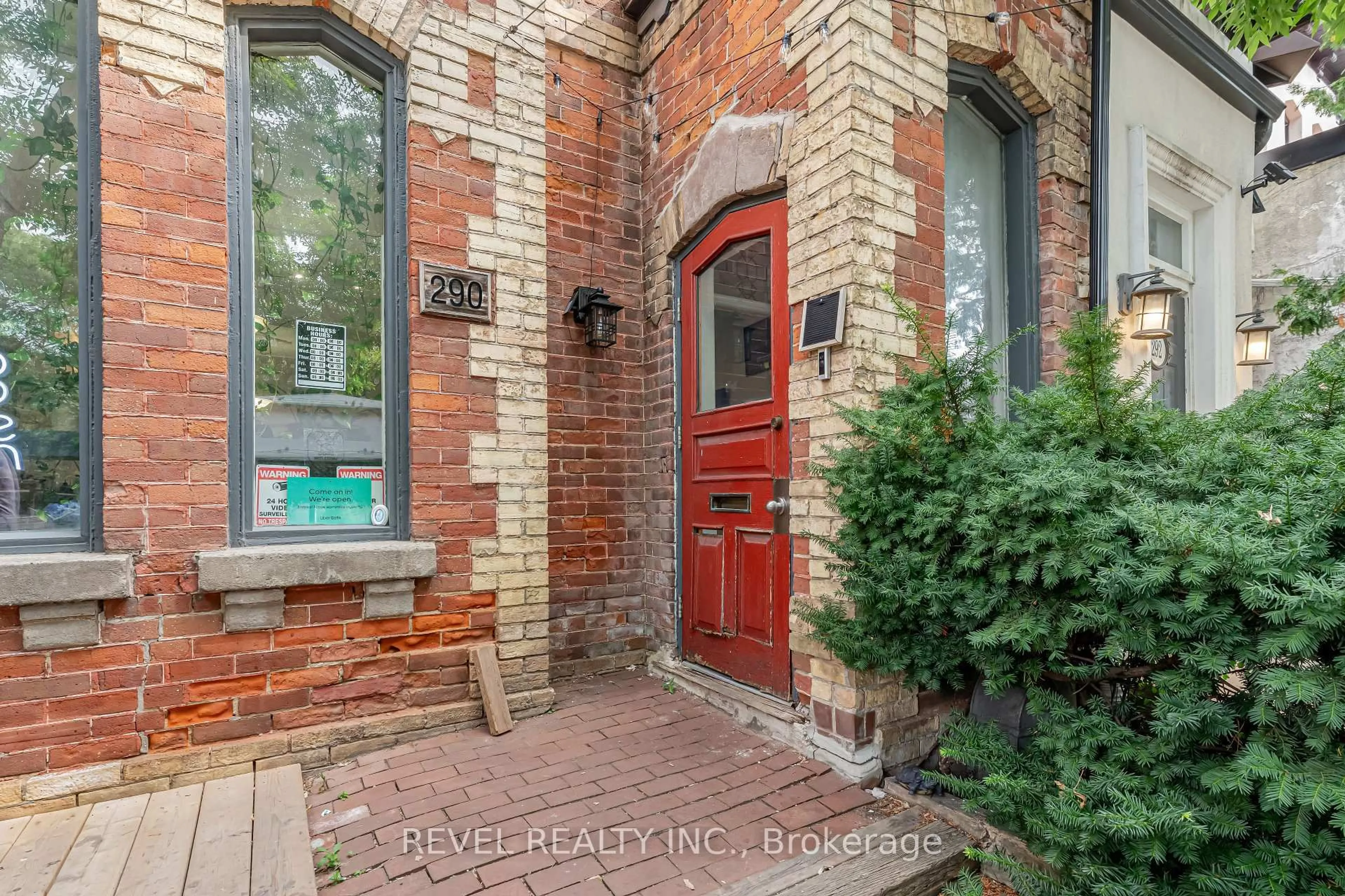 Home with brick exterior material, street for 290 Gerrard St, Toronto Ontario M5A 2G4
