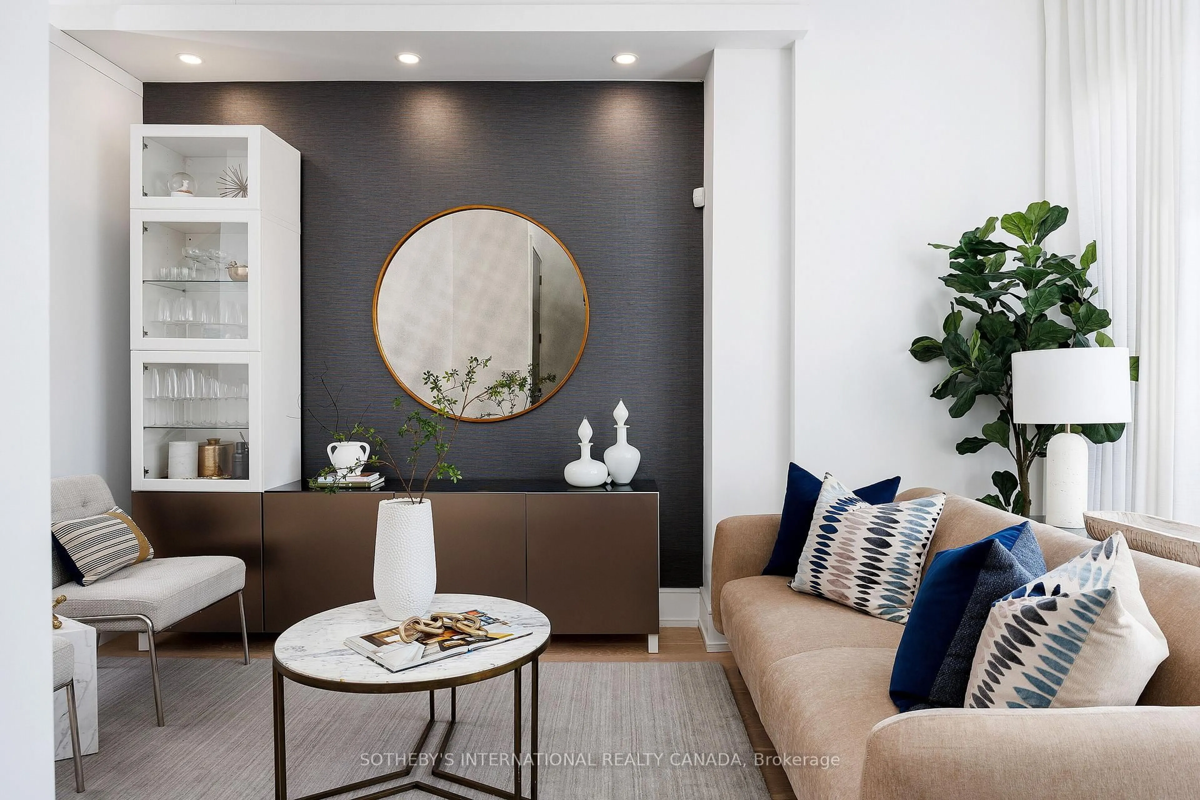 Living room with furniture, unknown for 121 Markham St, Toronto Ontario M6J 2G4