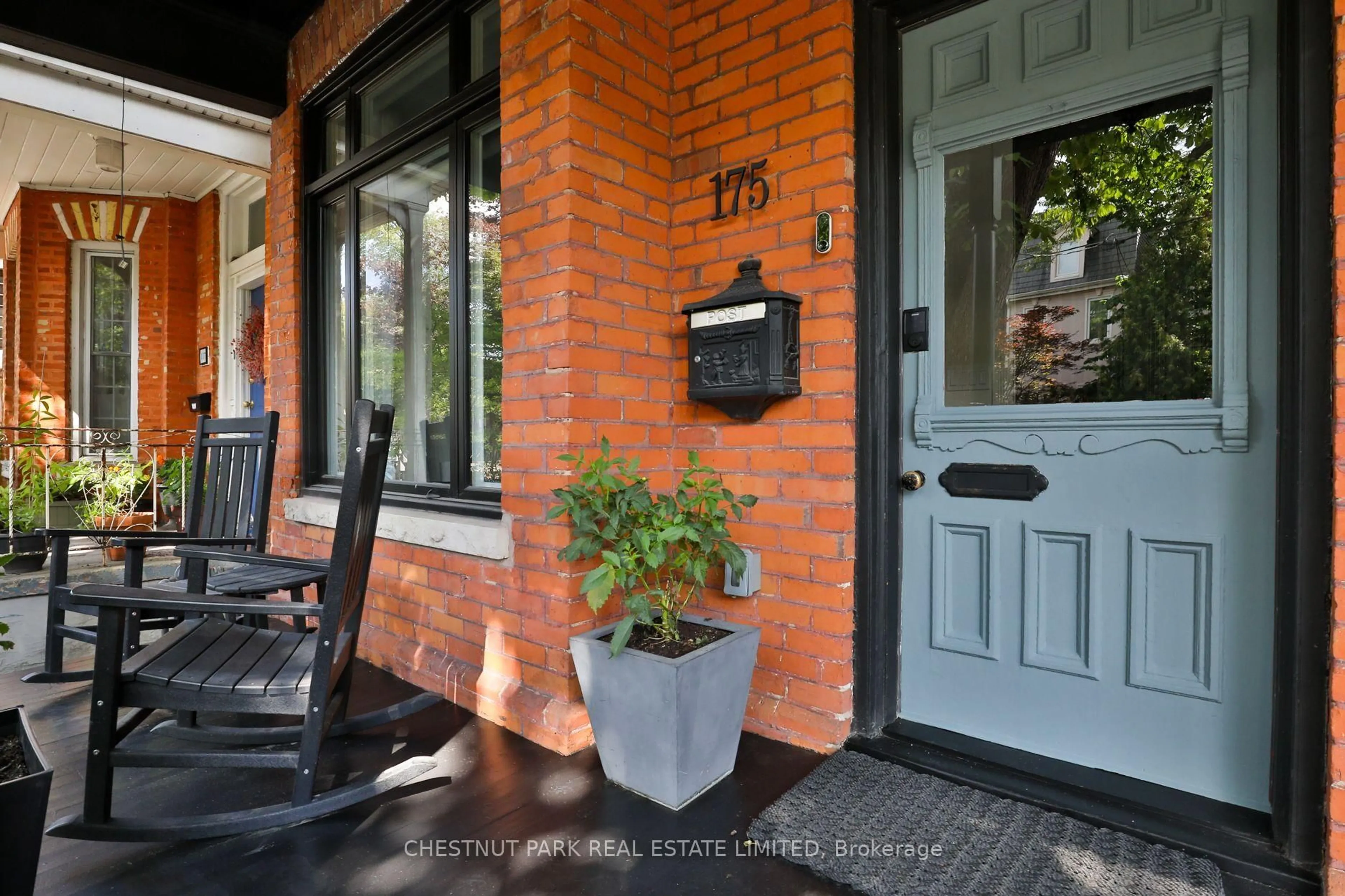 Indoor entryway for 175 Major St, Toronto Ontario M5S 2K9