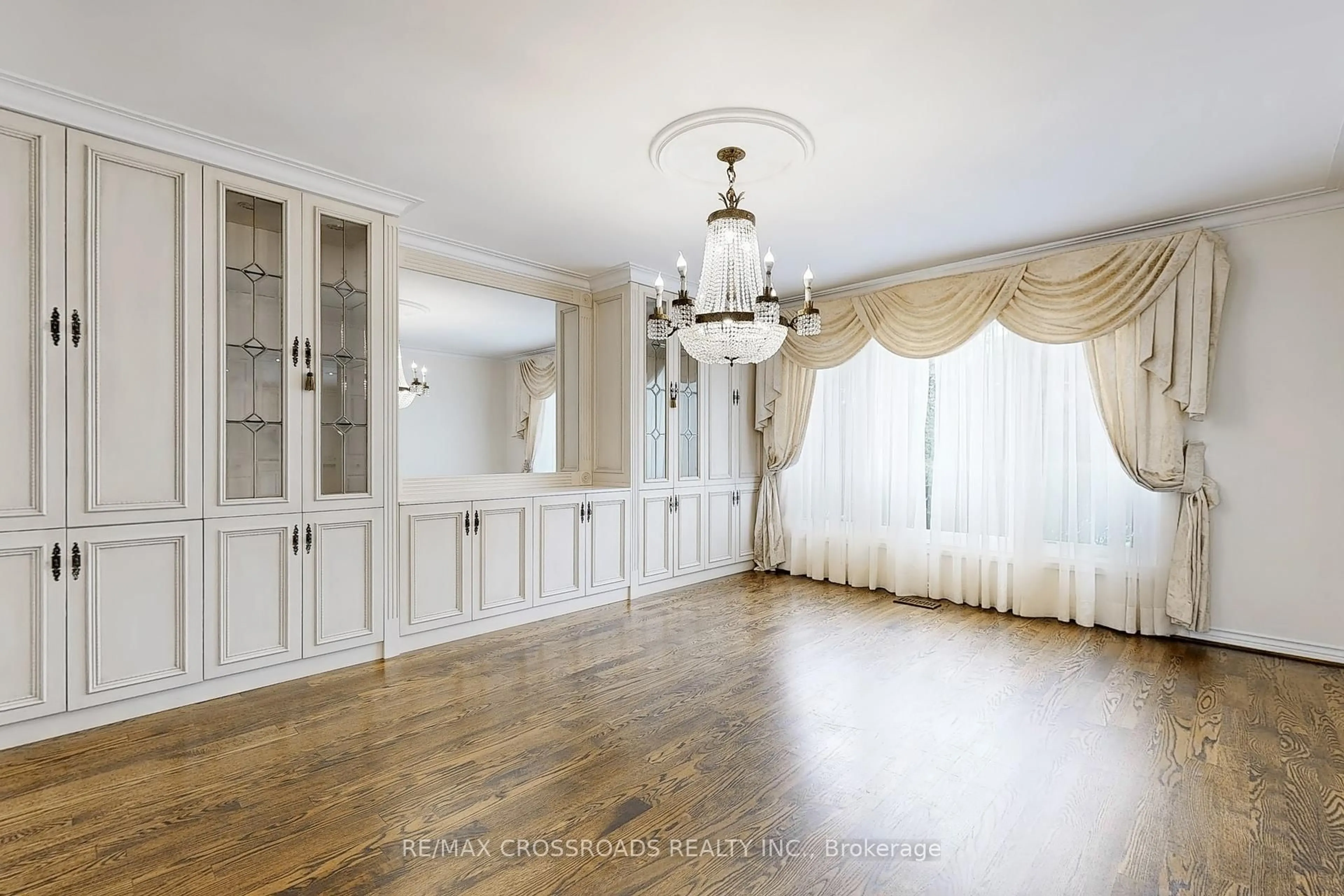 Dining room, wood/laminate floor for 58 Cosmic Dr, Toronto Ontario M3B 3G2