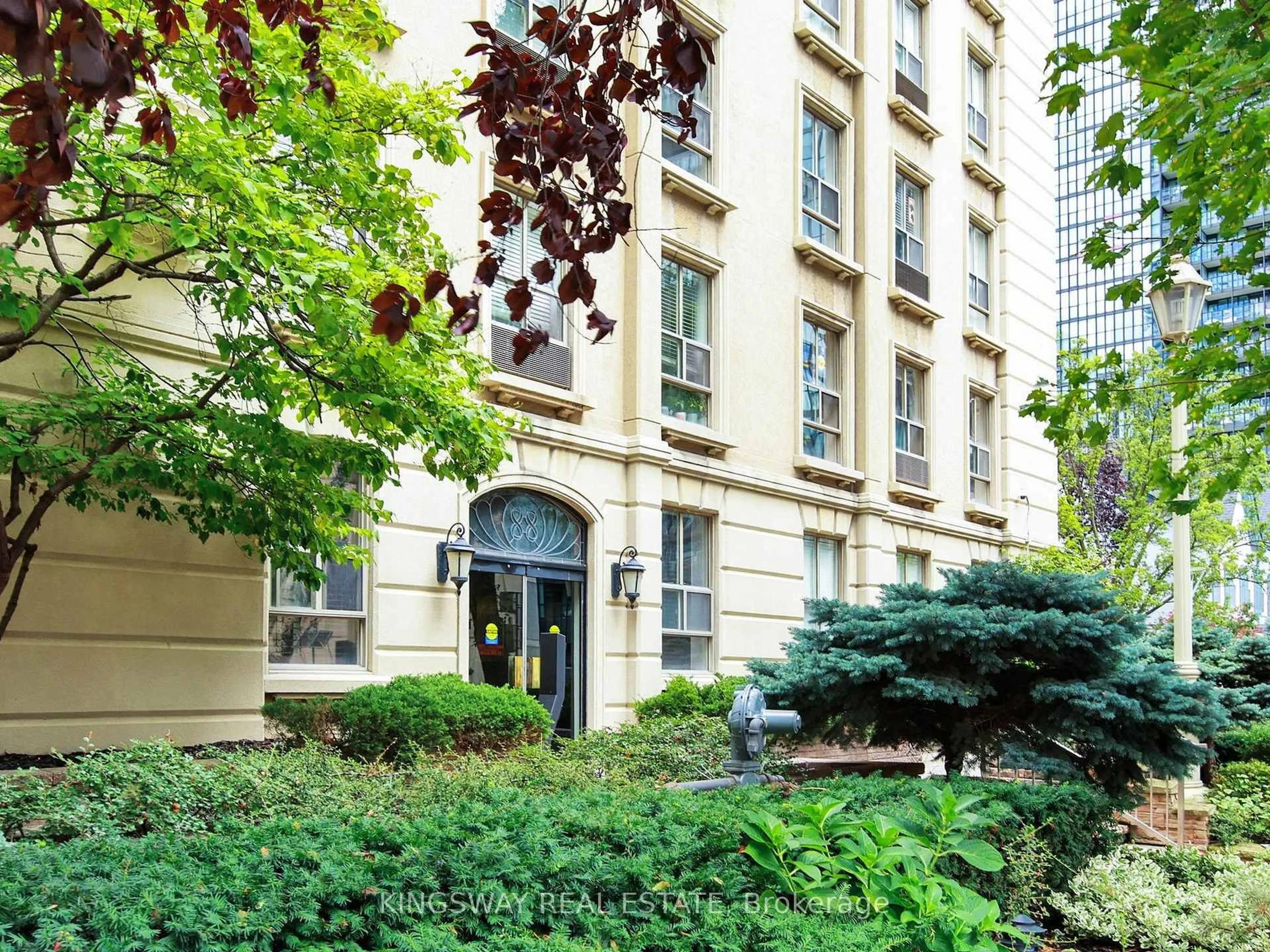 Indoor foyer for 88 Charles St #506, Toronto Ontario M4Y 2W7