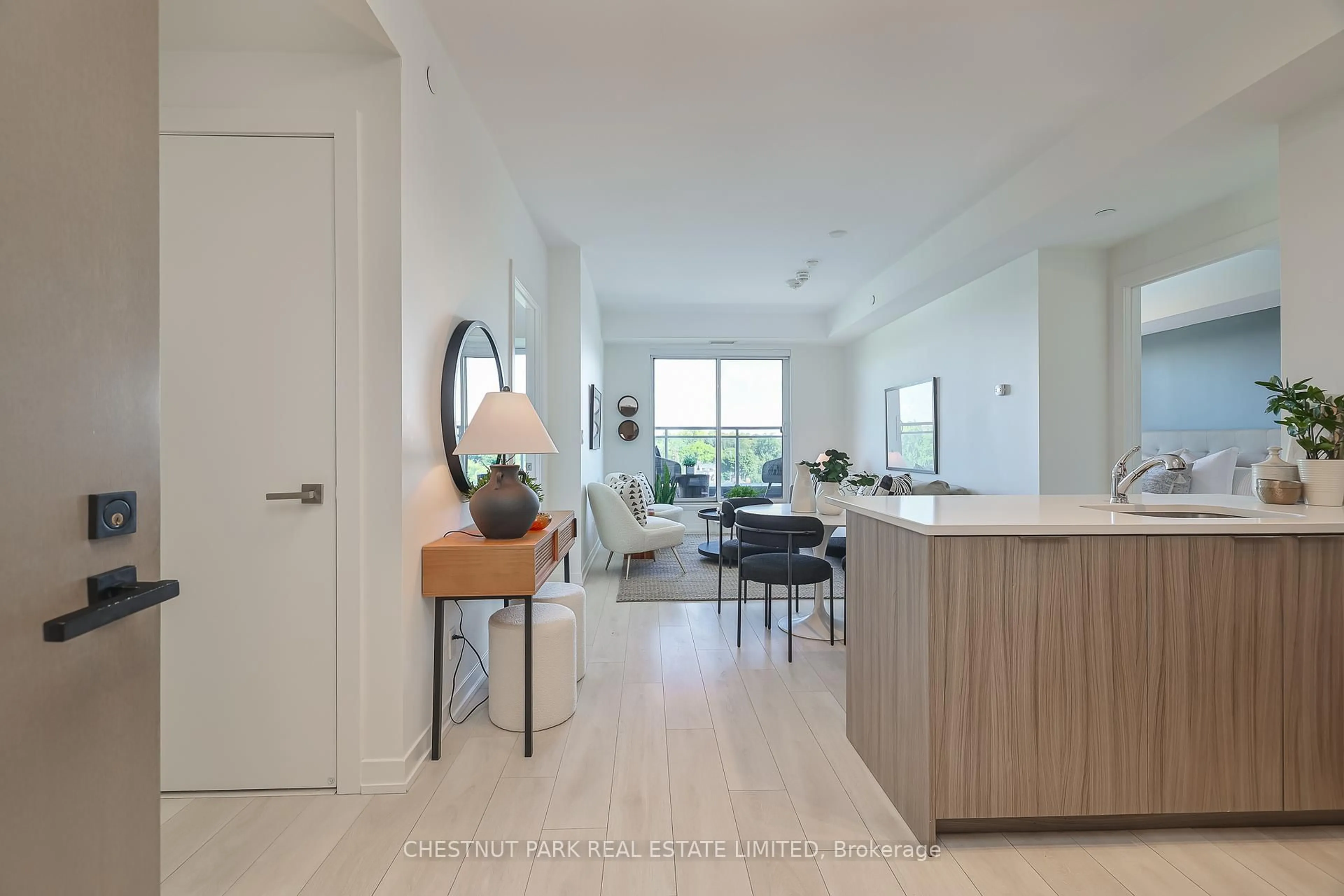 Indoor entryway for 223 St Clair Ave #704, Toronto Ontario M4V 0A5