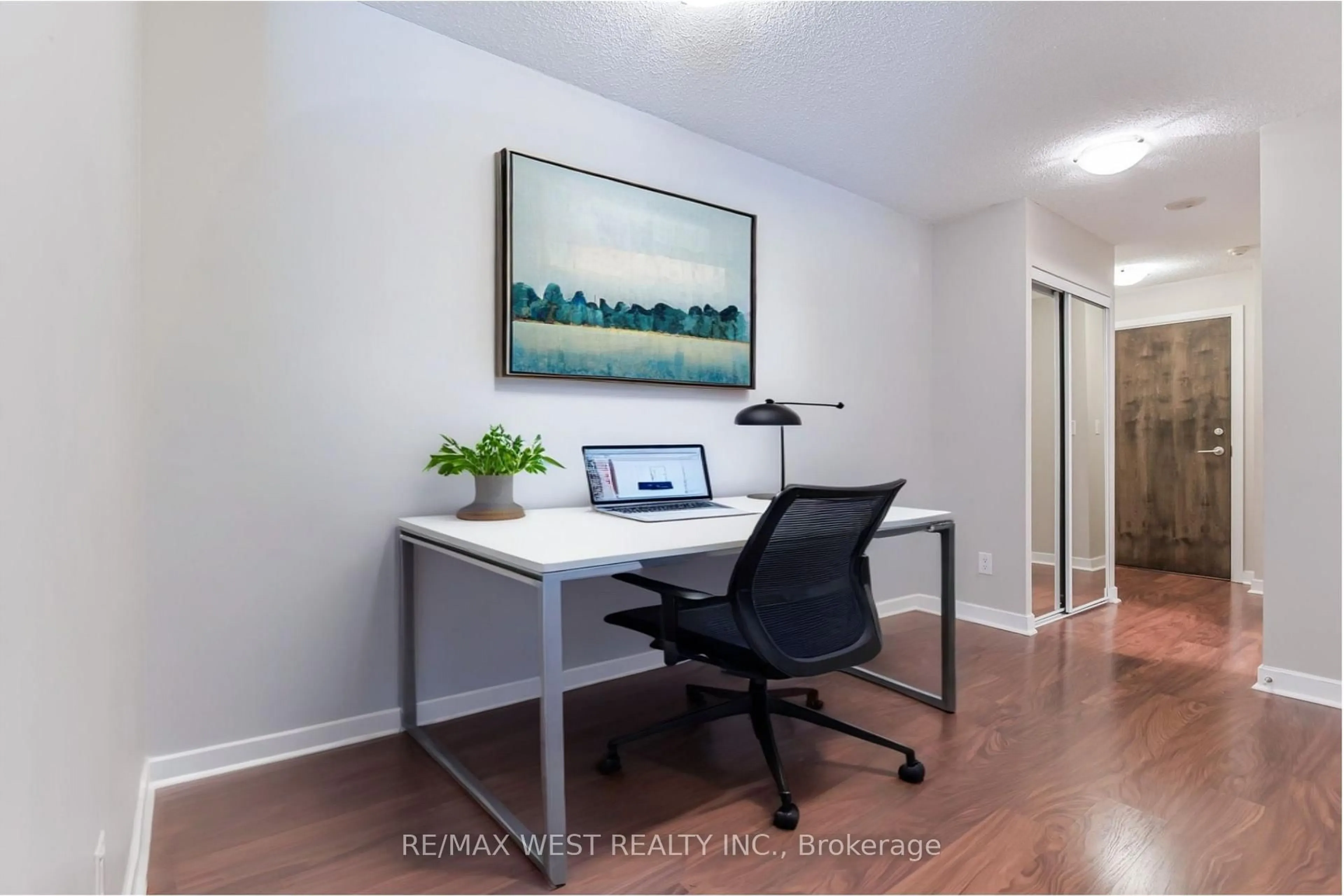 A pic of a room for 33 Bay St #903, Toronto Ontario M5J 2Z3