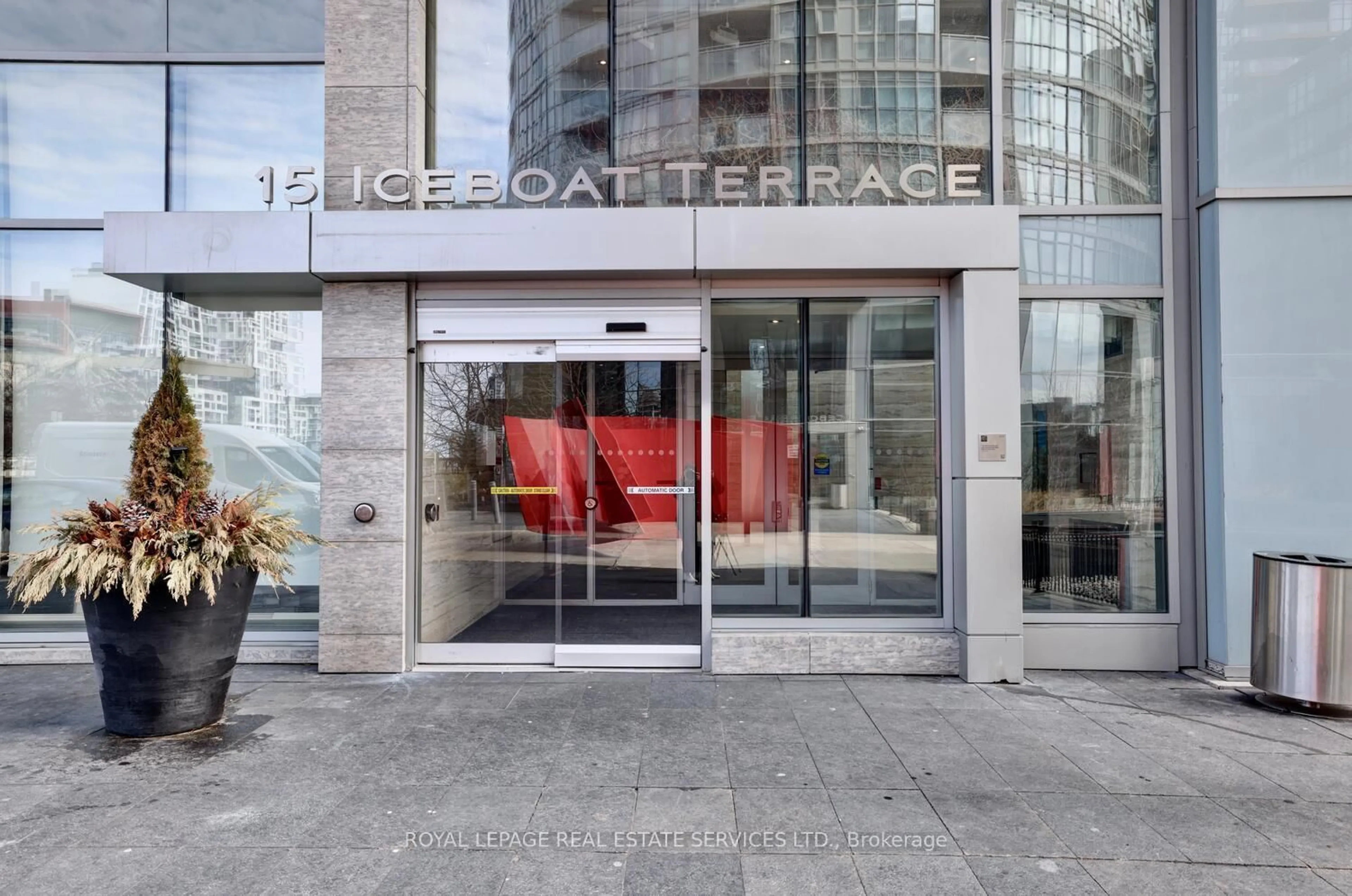 Indoor foyer for 15 Iceboat Terr #3515, Toronto Ontario M5V 4A5