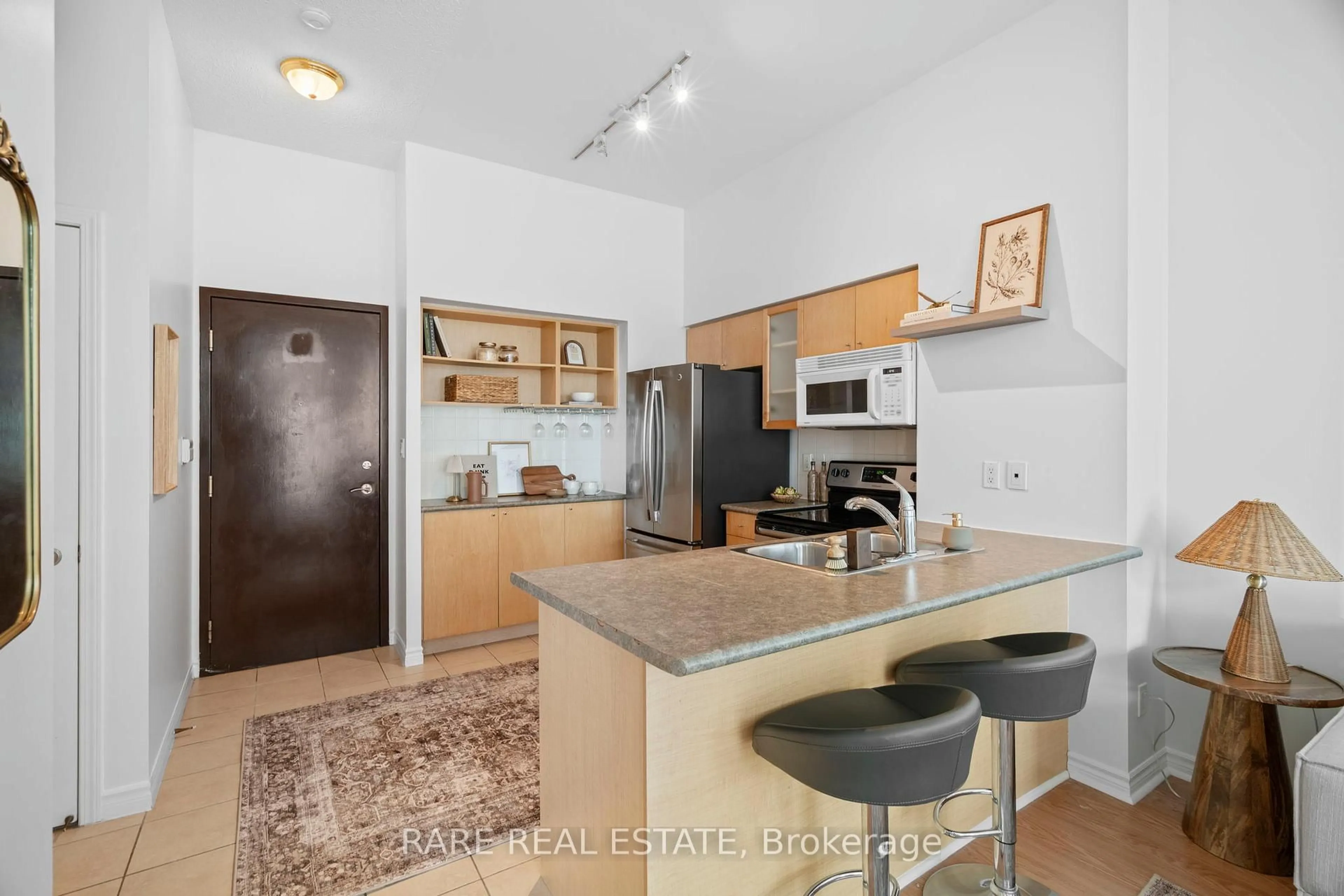 Open concept kitchen, unknown for 410 Queens Quay #413, Toronto Ontario M5V 3T1