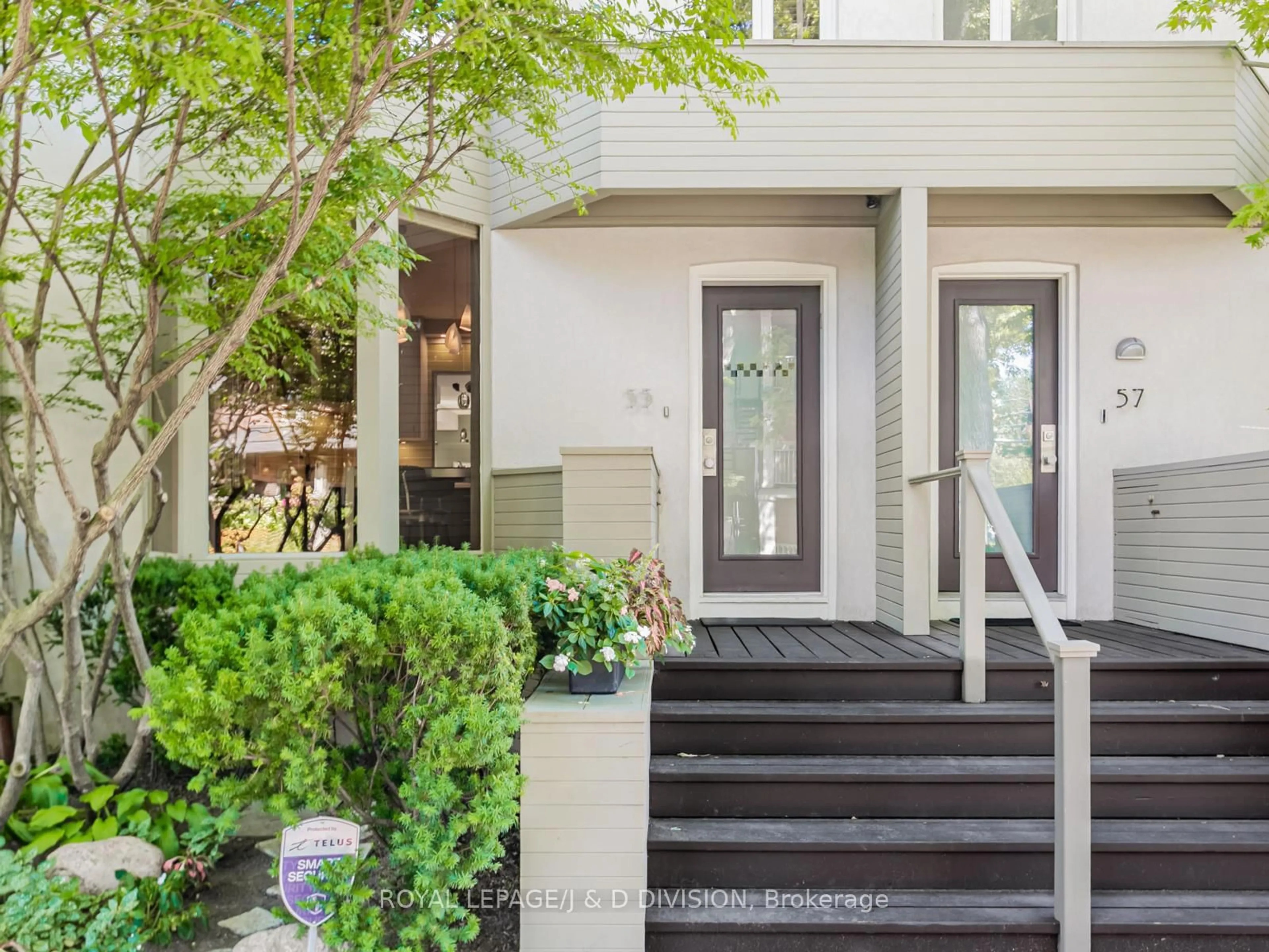 Indoor entryway for 55 Chicora Ave, Toronto Ontario M5R 1T7