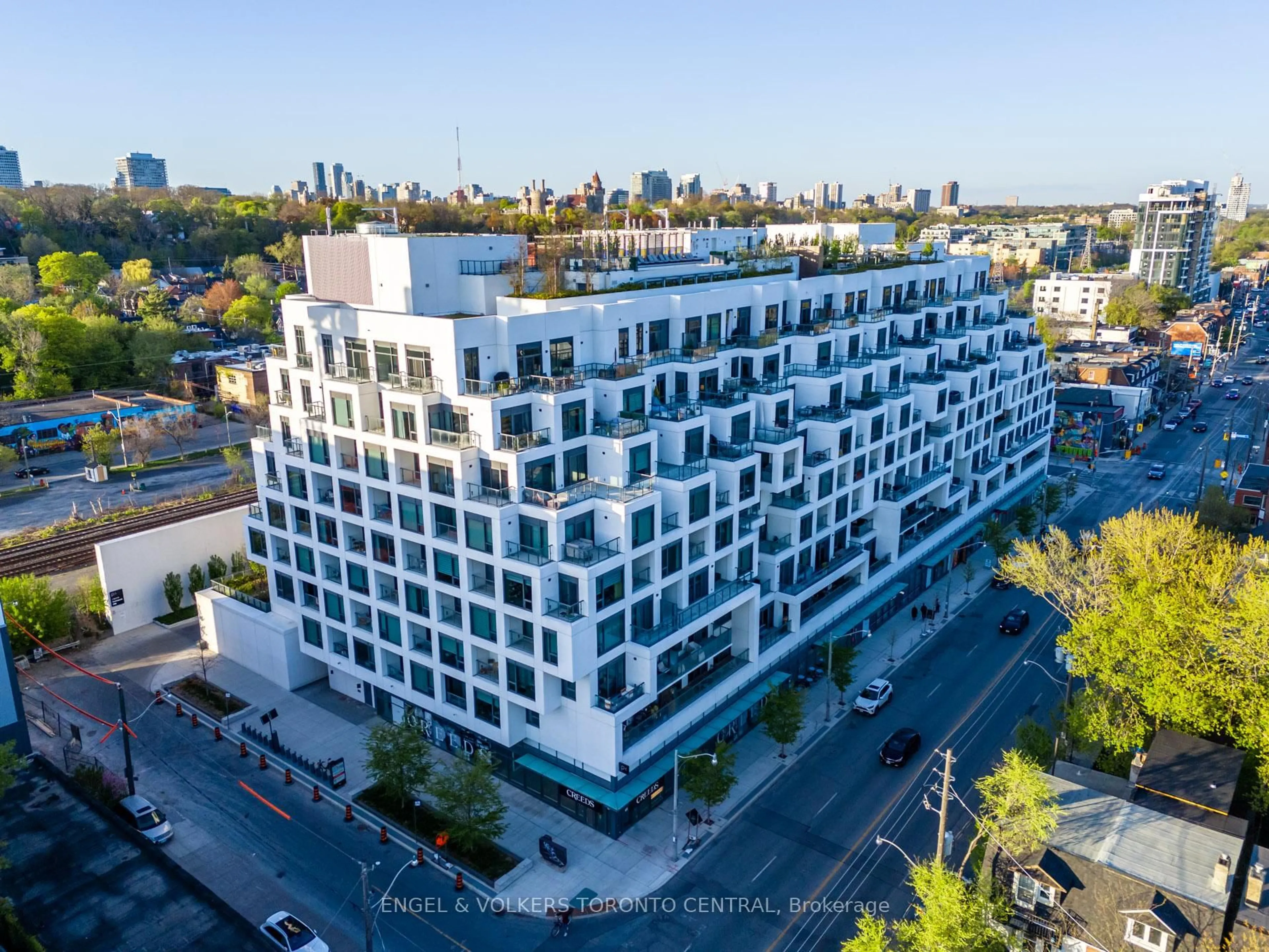 A pic from outside/outdoor area/front of a property/back of a property/a pic from drone, city buildings view from balcony for 280 Howland Ave #GPH26, Toronto Ontario M5R 0C3
