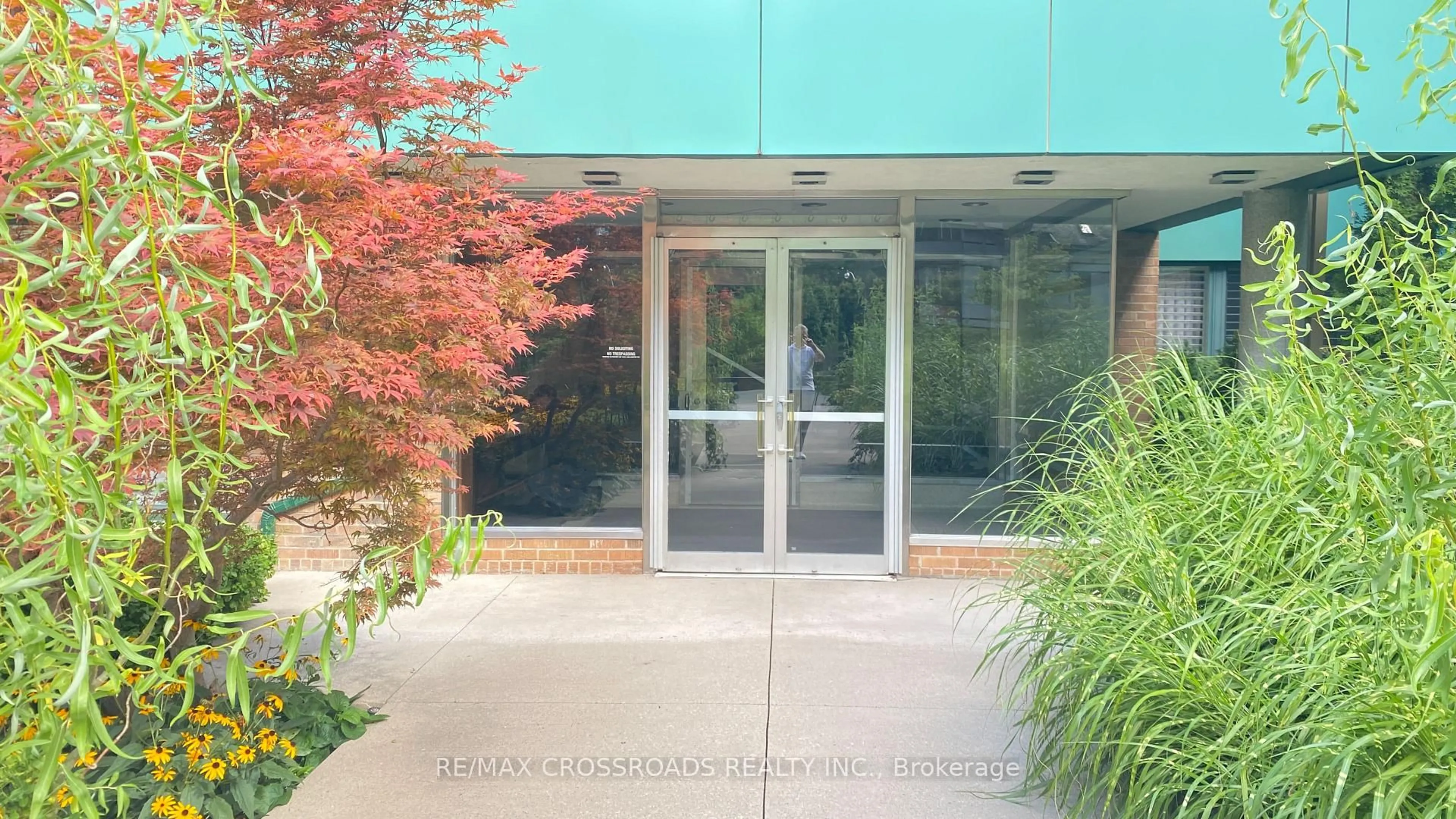 Indoor foyer for 30 Elm Ave #302, Toronto Ontario M4W 1N5