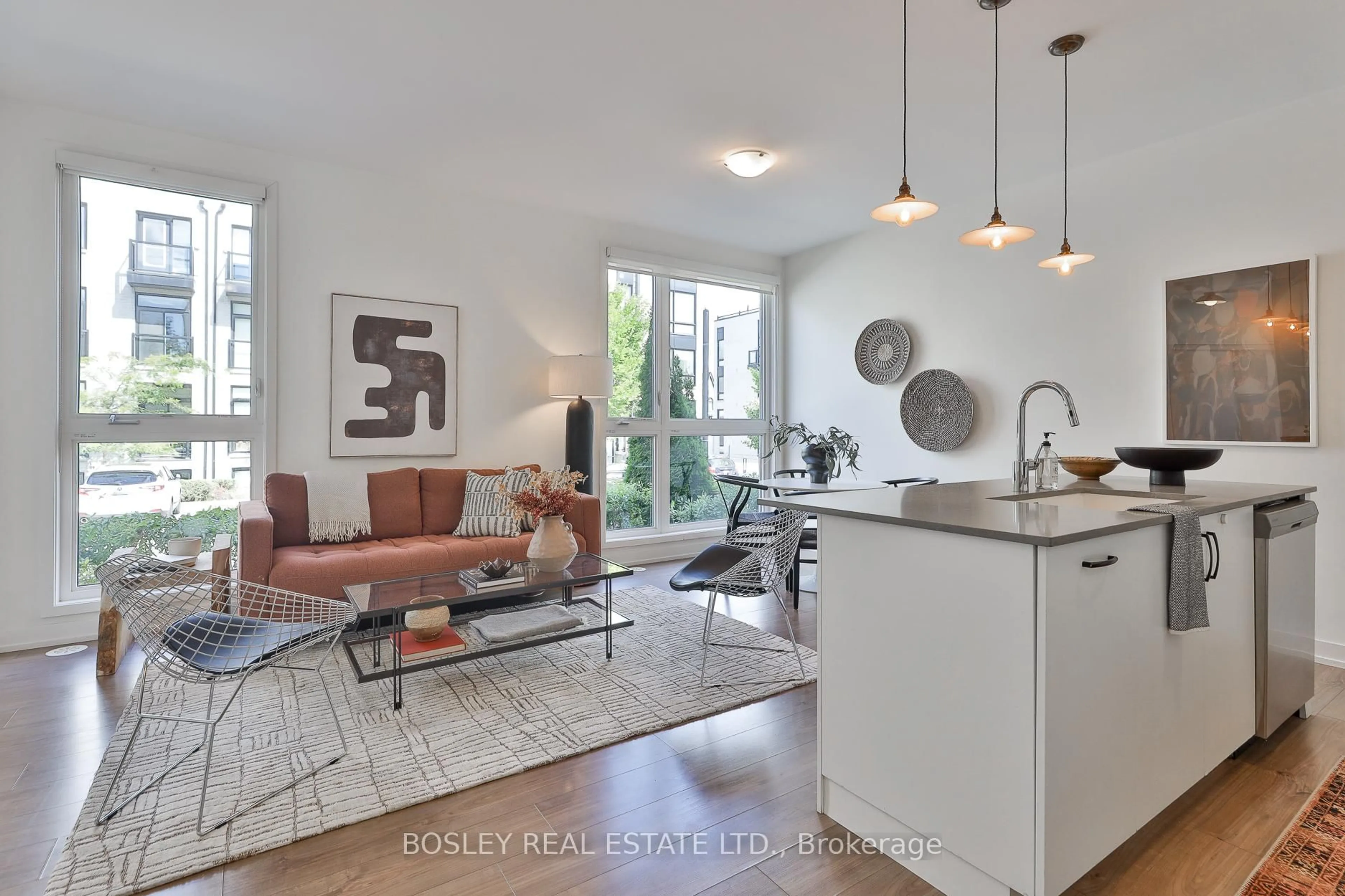 Open concept kitchen, unknown for 39 Florence St #TH8, Toronto Ontario M6K 1P4