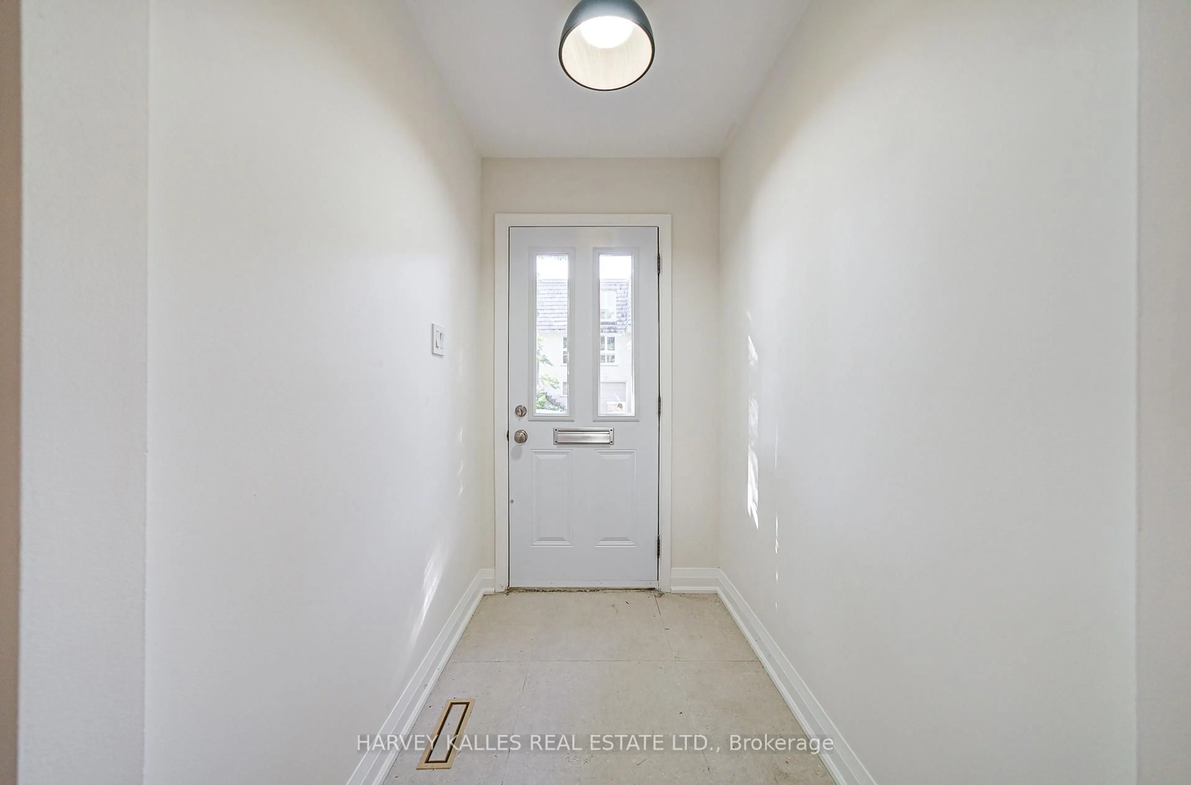 Indoor entryway for 42 Crimson Mill Way, Toronto Ontario M2L 1T6