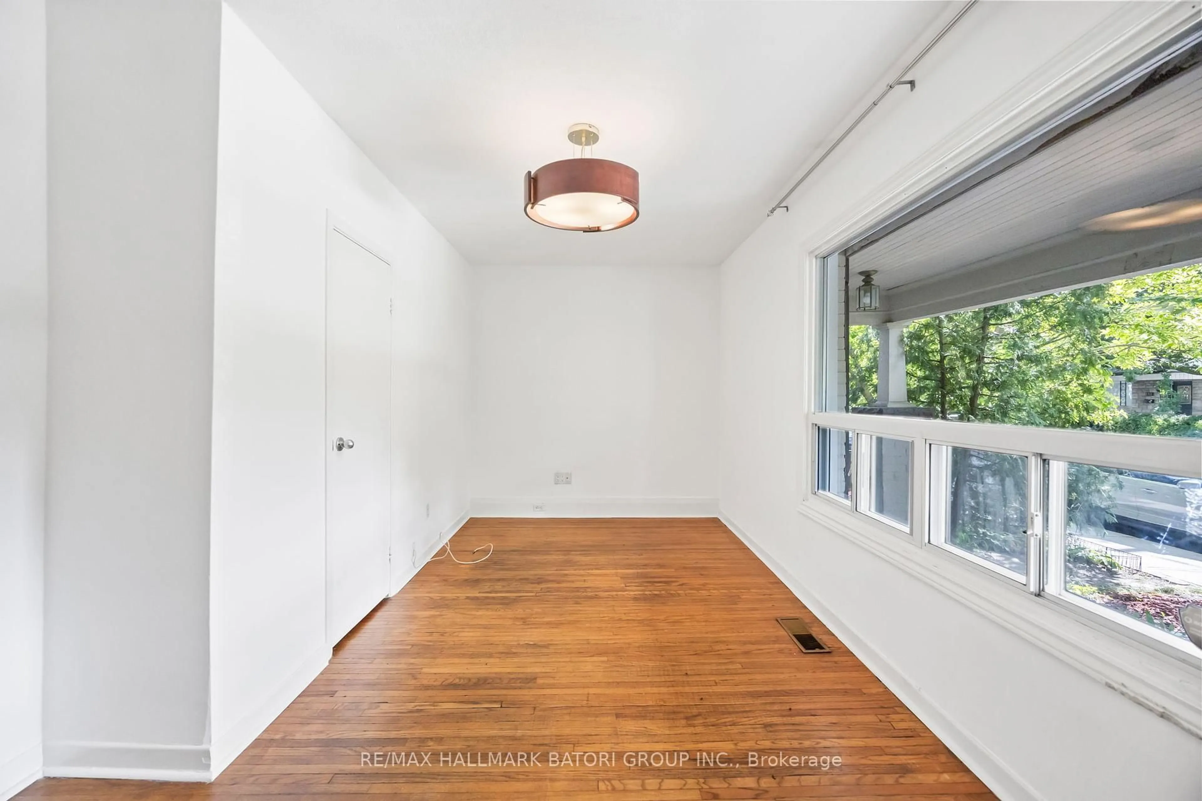 Indoor entryway for 135 Kenwood Ave, Toronto Ontario M6C 2S4