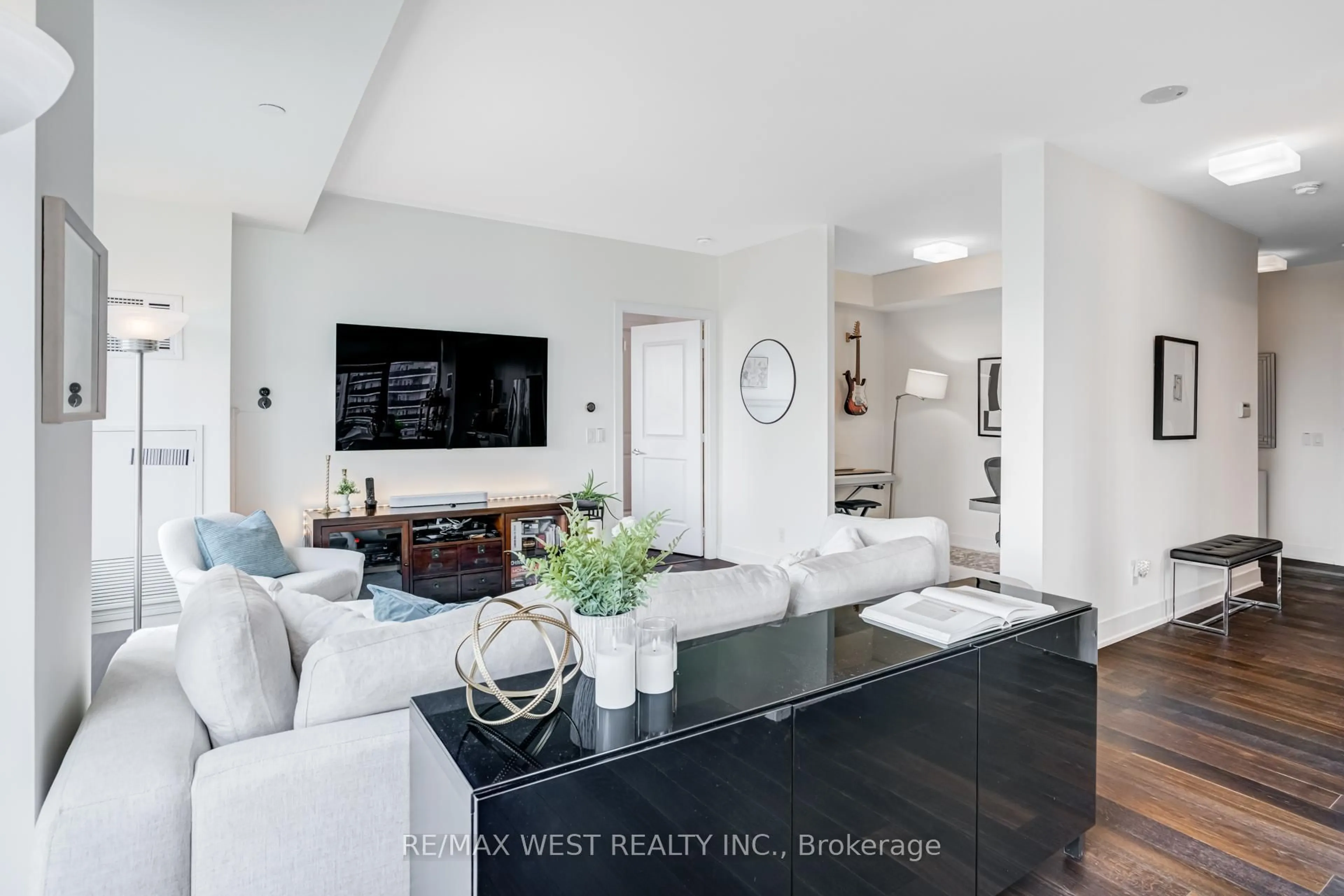 Open concept kitchen, unknown for 68 Merton St #1308, Toronto Ontario M4S 1A1