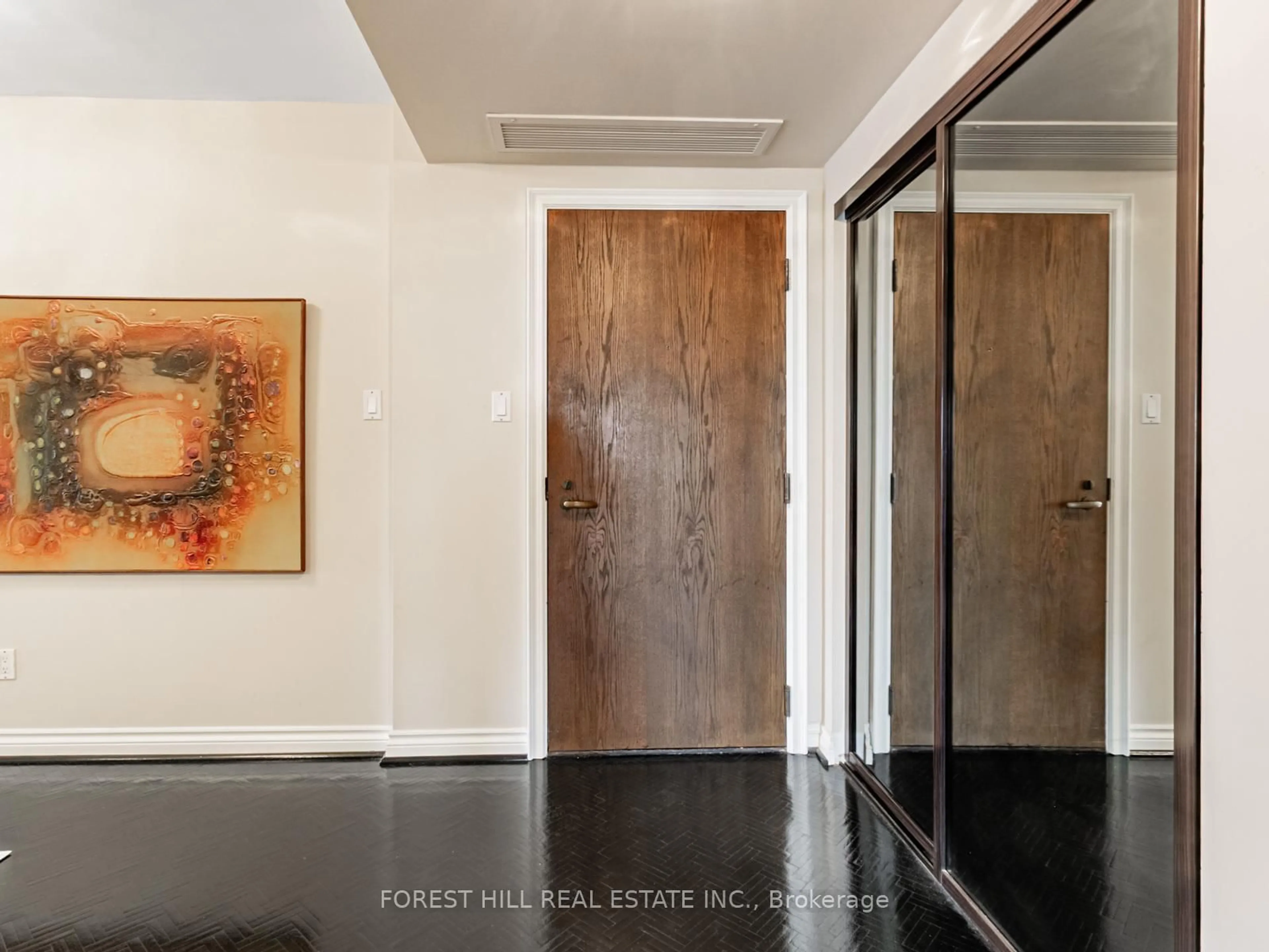 Indoor entryway for 175 Cumberland St #1810/1809, Toronto Ontario M5R 3M9