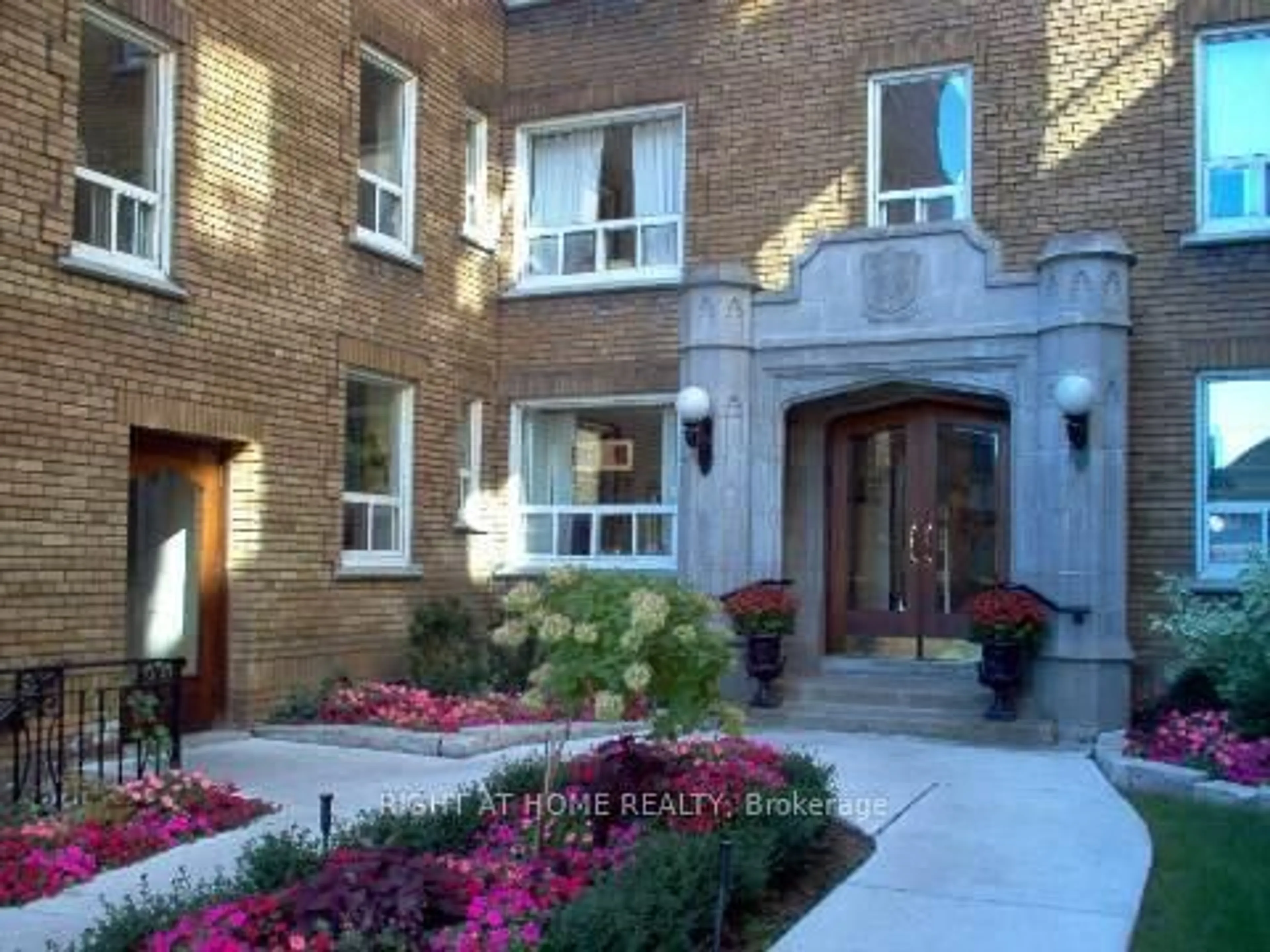 Unknown for 100 Oriole Pkwy #108, Toronto Ontario M5P 2G8