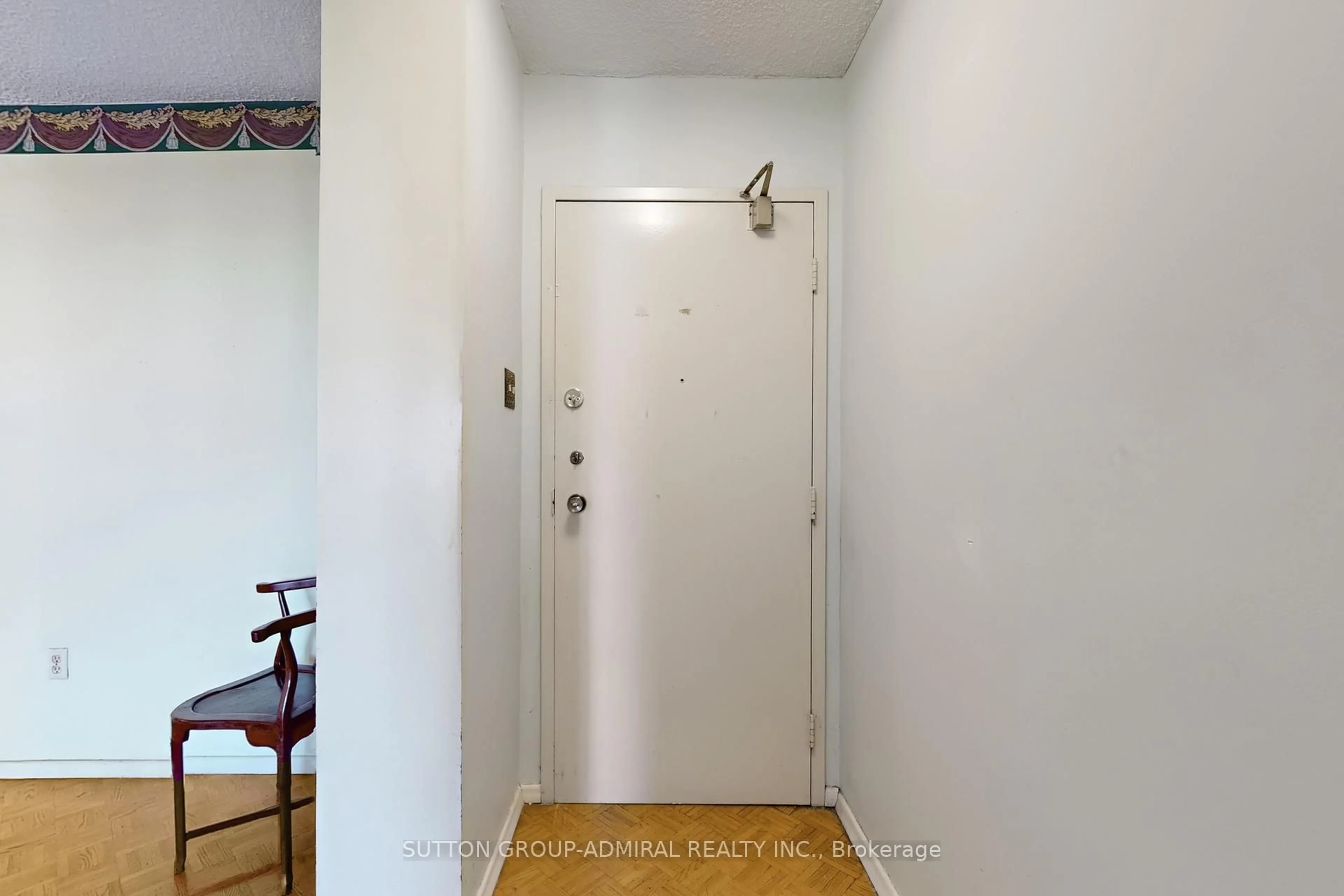 Indoor entryway for 205 Hilda Ave #1205, Toronto Ontario M2M 4B1
