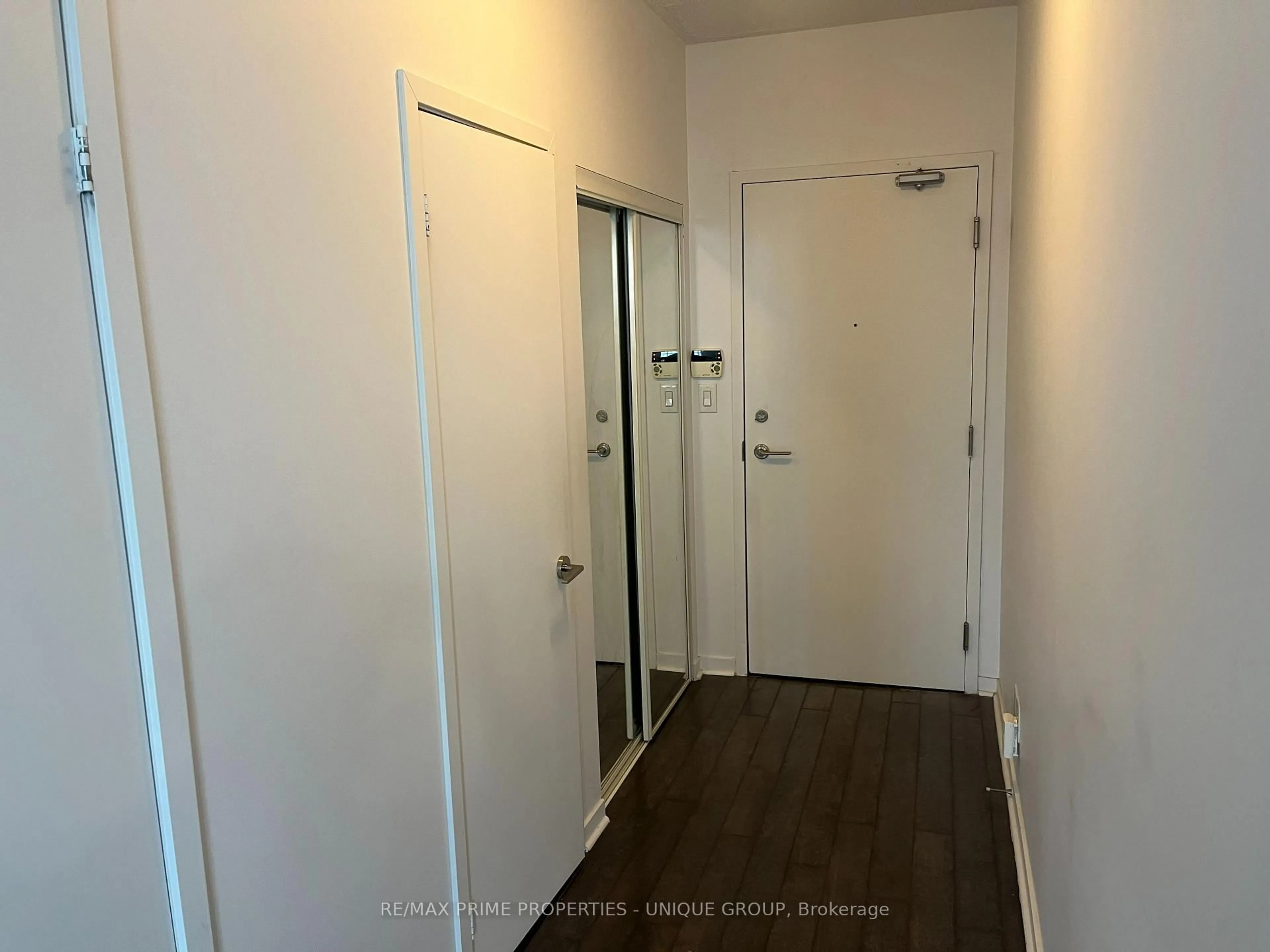 Indoor entryway for 120 Dallimore Circ #907, Toronto Ontario M3C 4J1