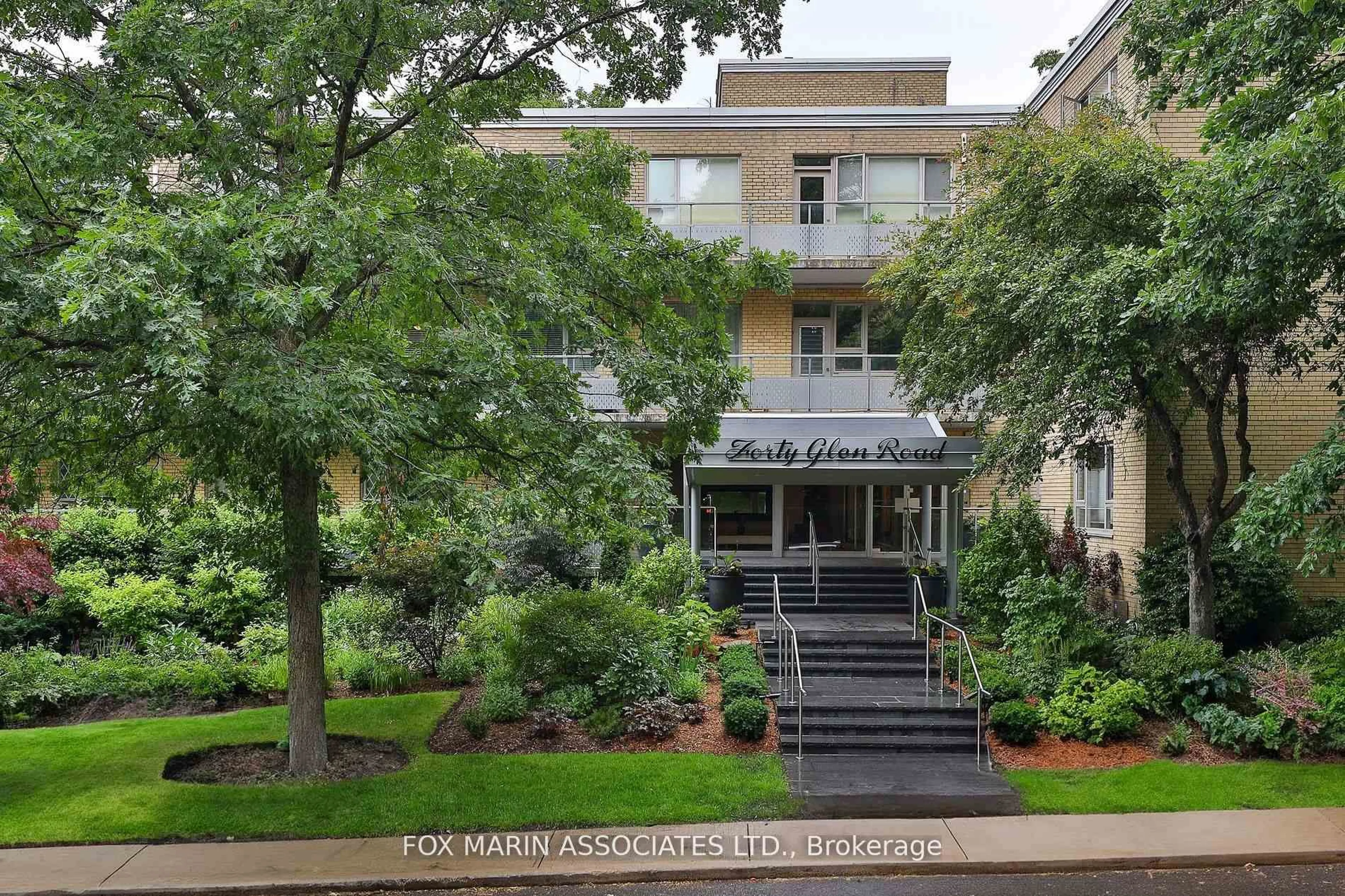Indoor foyer for 40 Glen Rd #107, Toronto Ontario M4W 2V1