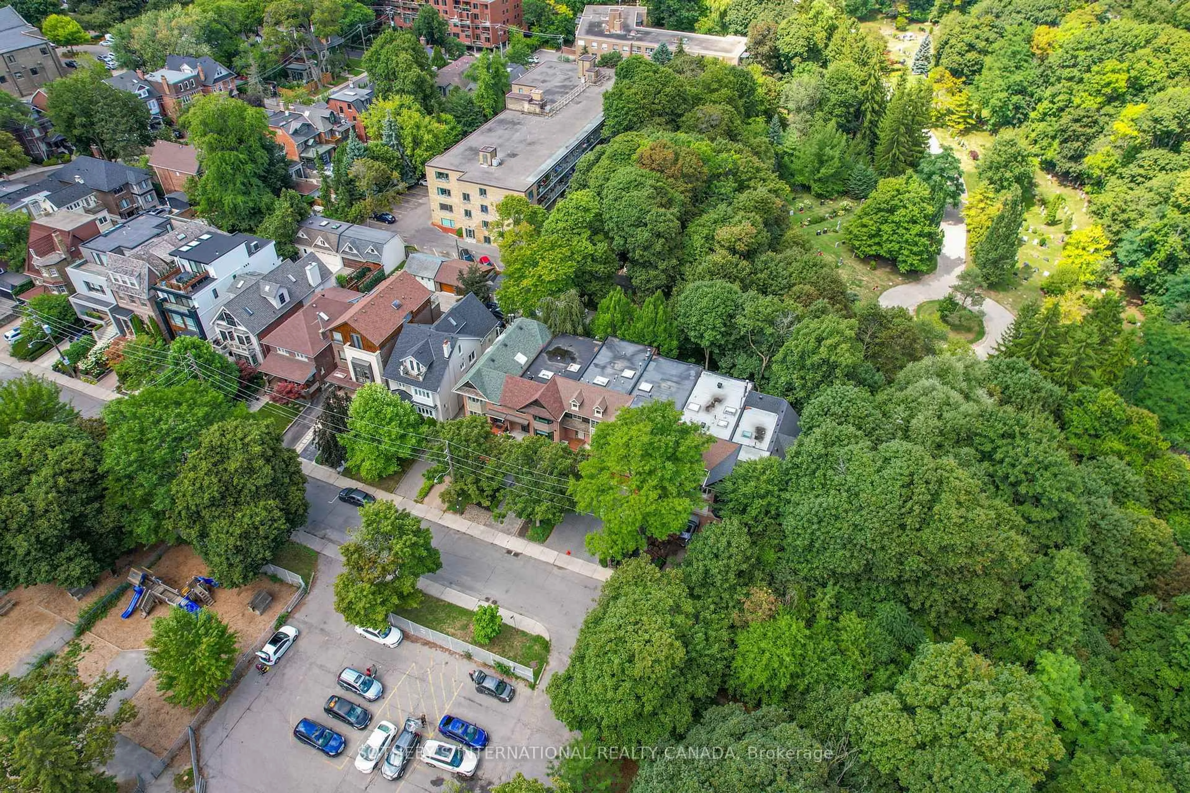A pic from outside/outdoor area/front of a property/back of a property/a pic from drone, city buildings view from balcony for 62 Heath St, Toronto Ontario M4T 1S3