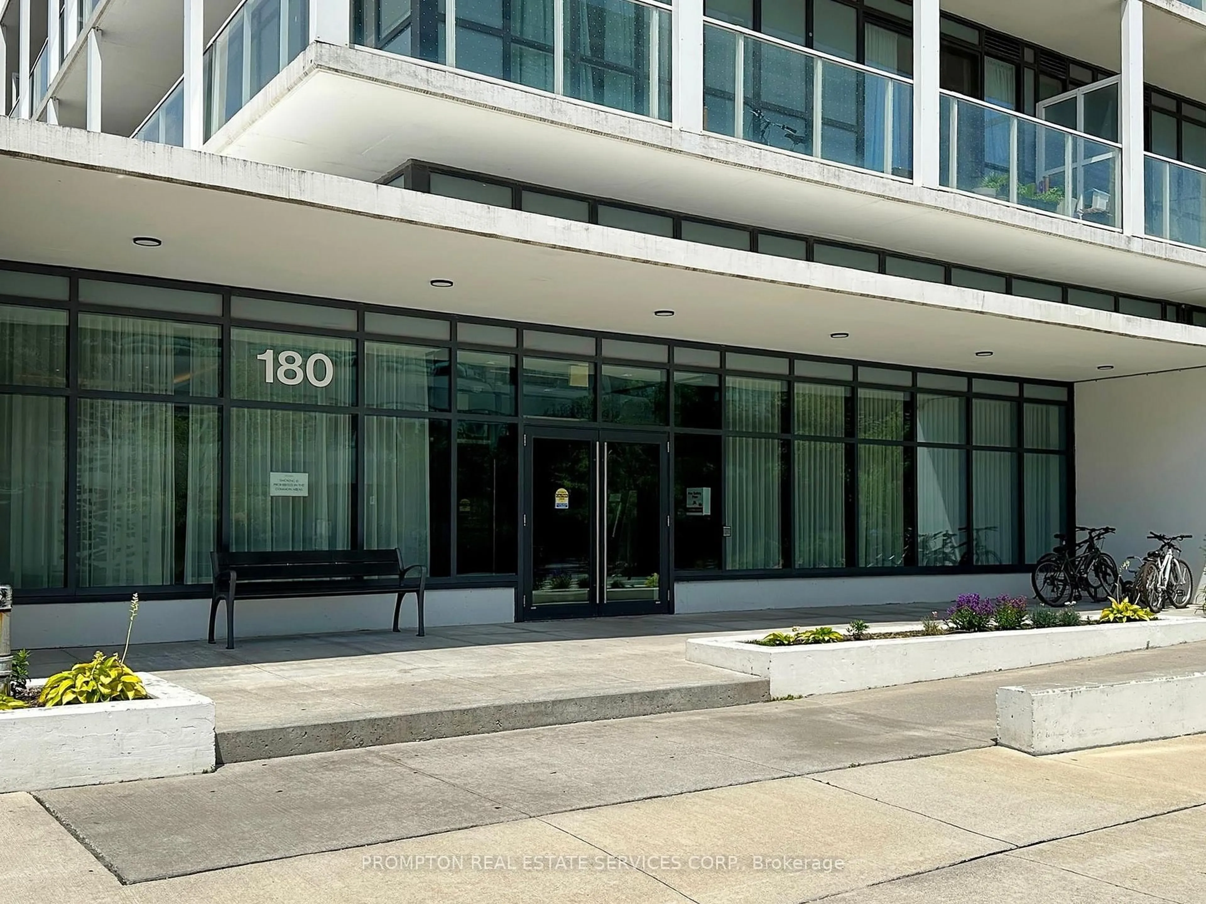 Indoor foyer for 180 Fairview Mall Dr #603, Toronto Ontario M2J 0G4