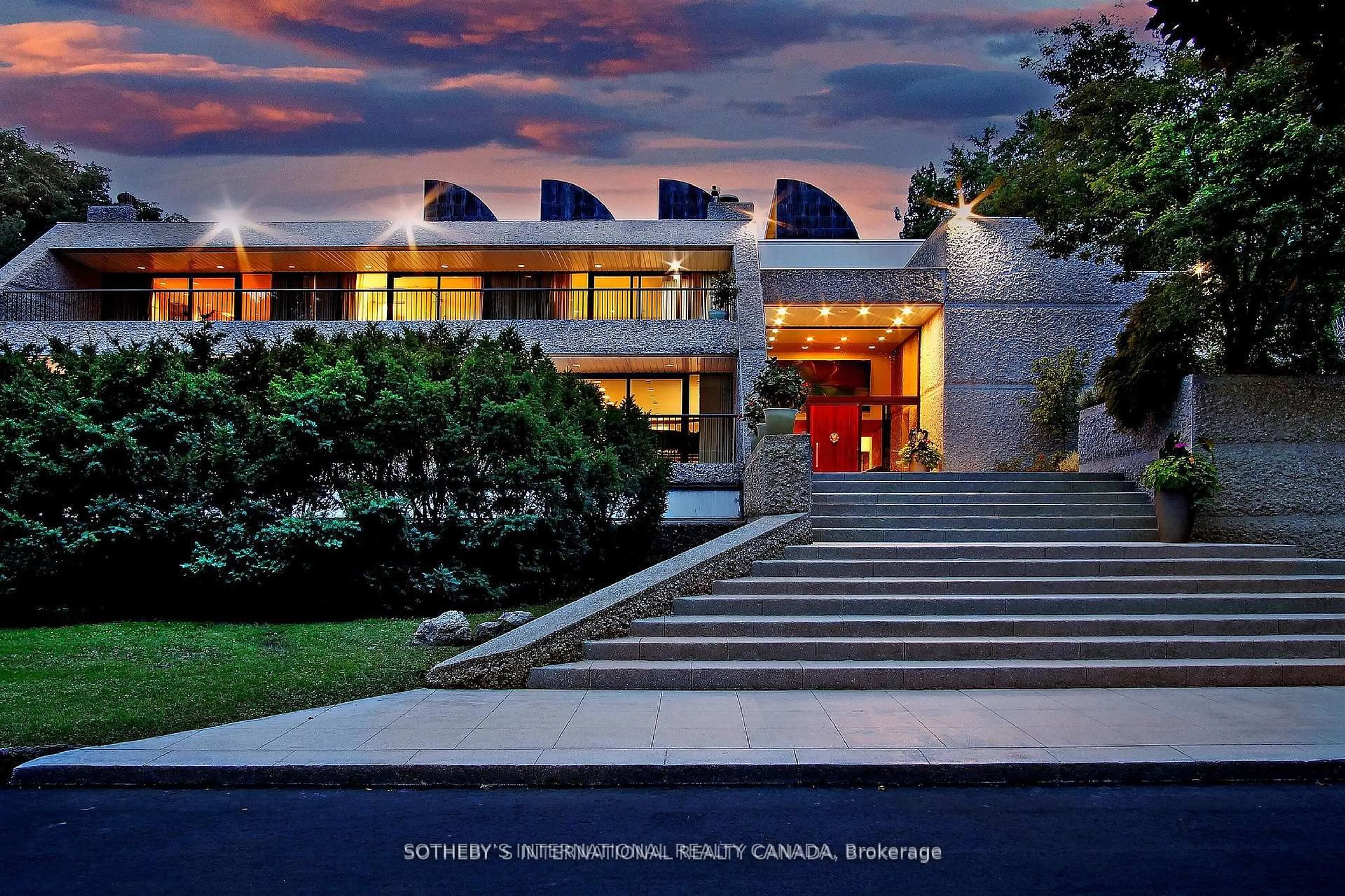 Indoor foyer for 30 High Point Rd, Toronto Ontario M3C 2R3