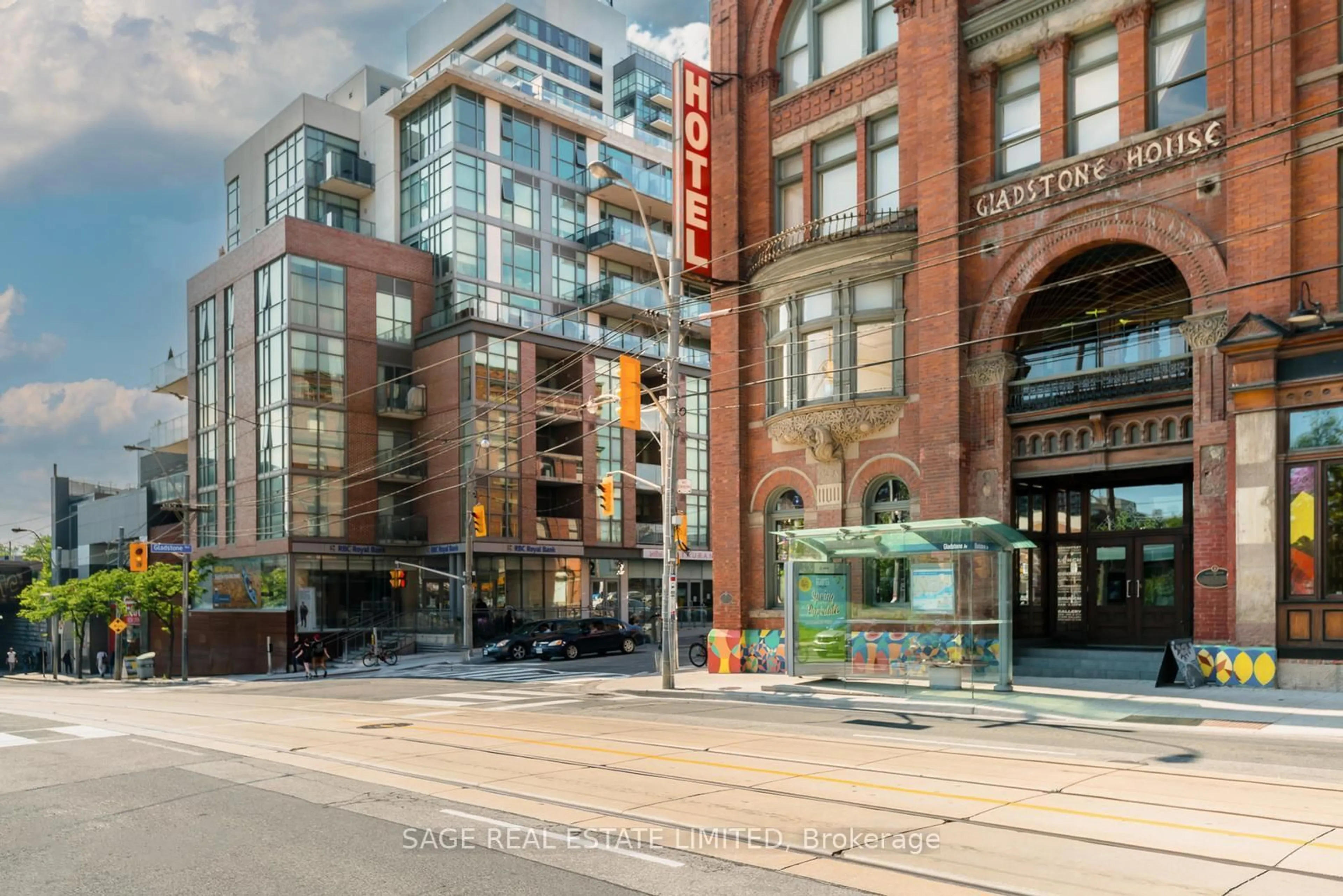 Indoor foyer for 2 Gladstone Ave #401, Toronto Ontario M6J 0B2