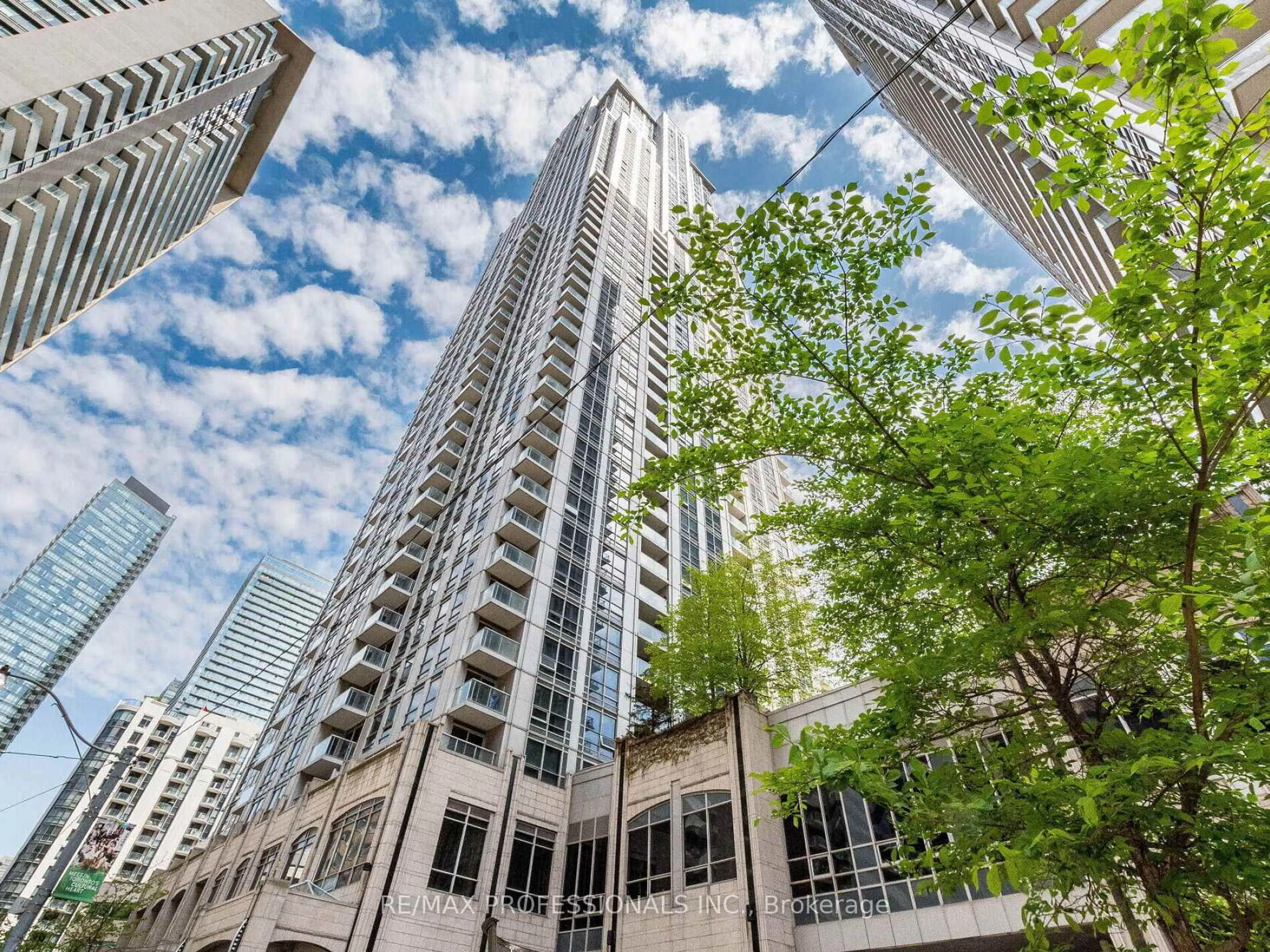 Unknown for 763 Bay St #707, Toronto Ontario M5G 2R3