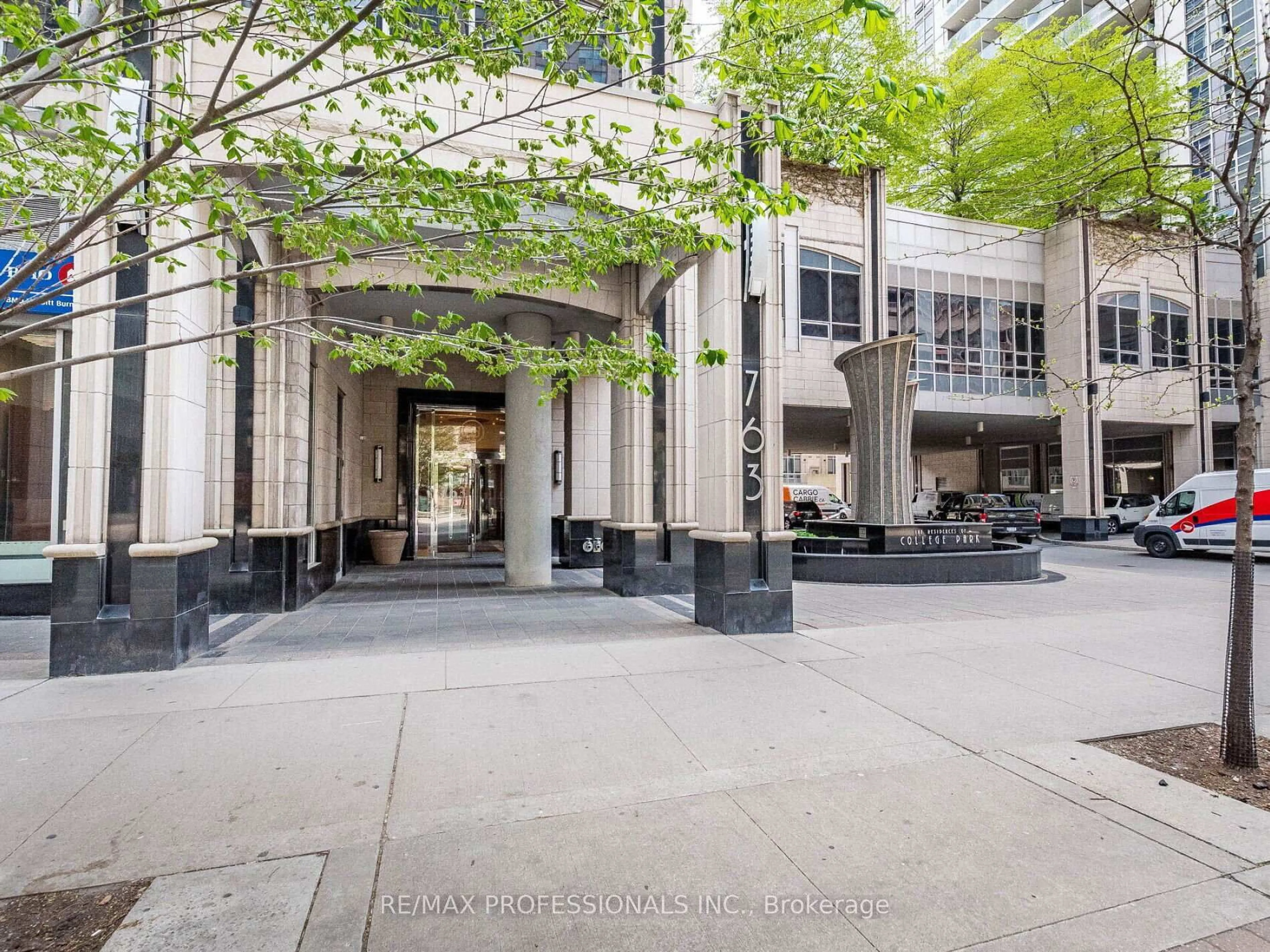 Unknown for 763 Bay St #707, Toronto Ontario M5G 2R3