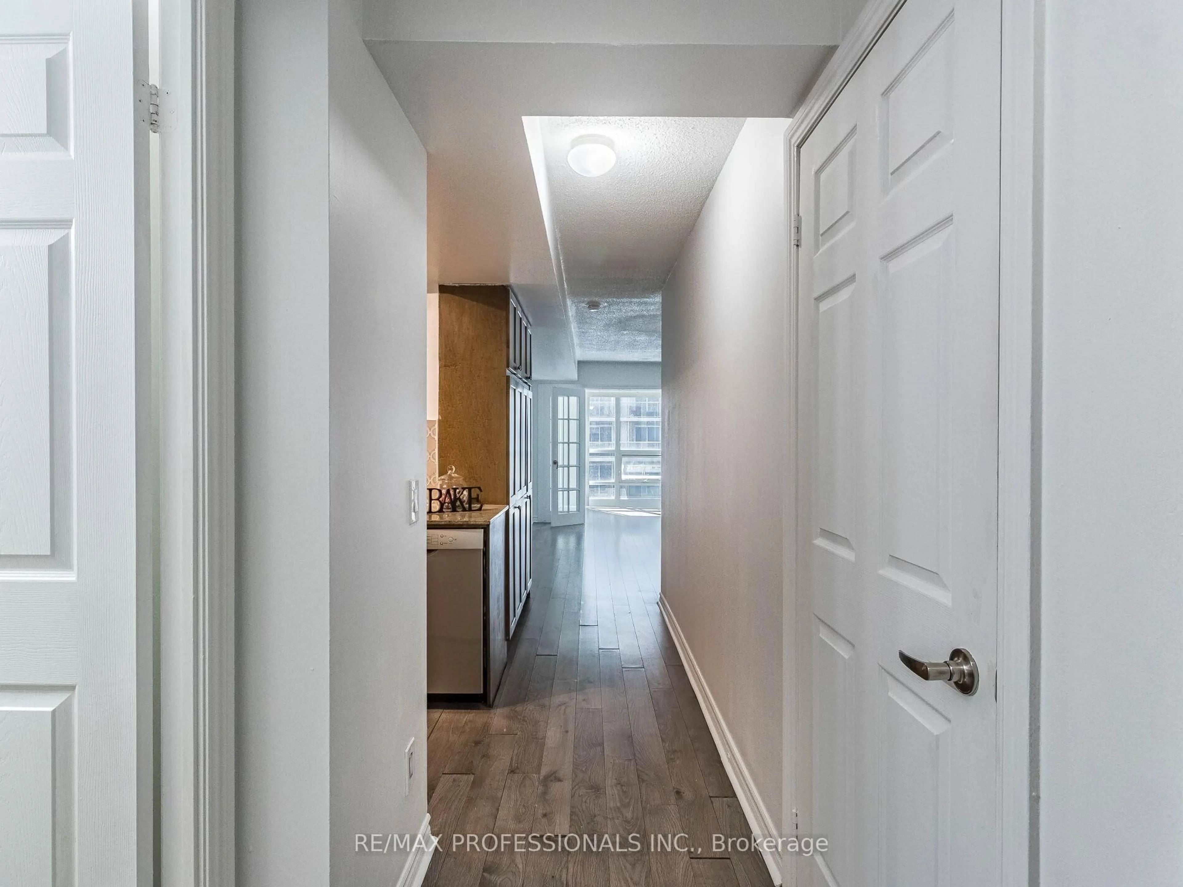 Indoor entryway for 763 Bay St #707, Toronto Ontario M5G 2R3
