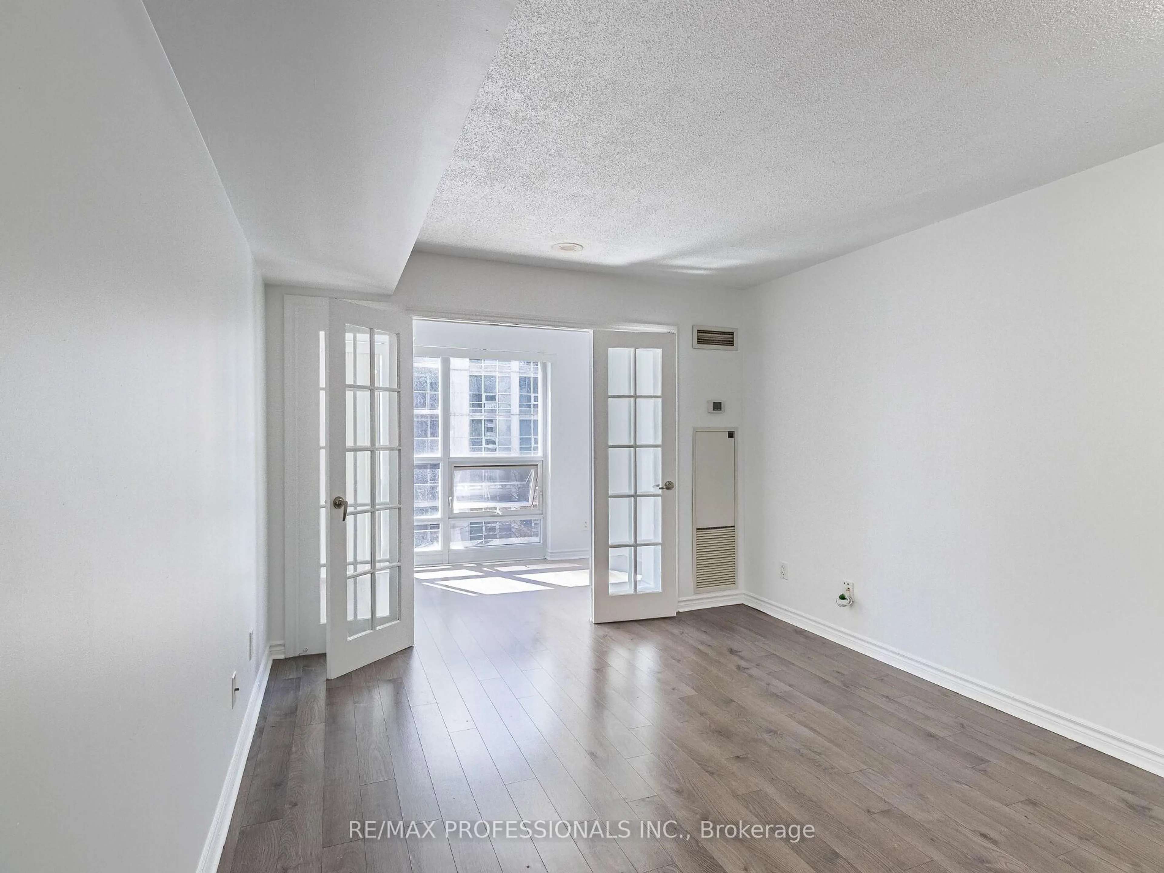 Indoor entryway for 763 Bay St #707, Toronto Ontario M5G 2R3