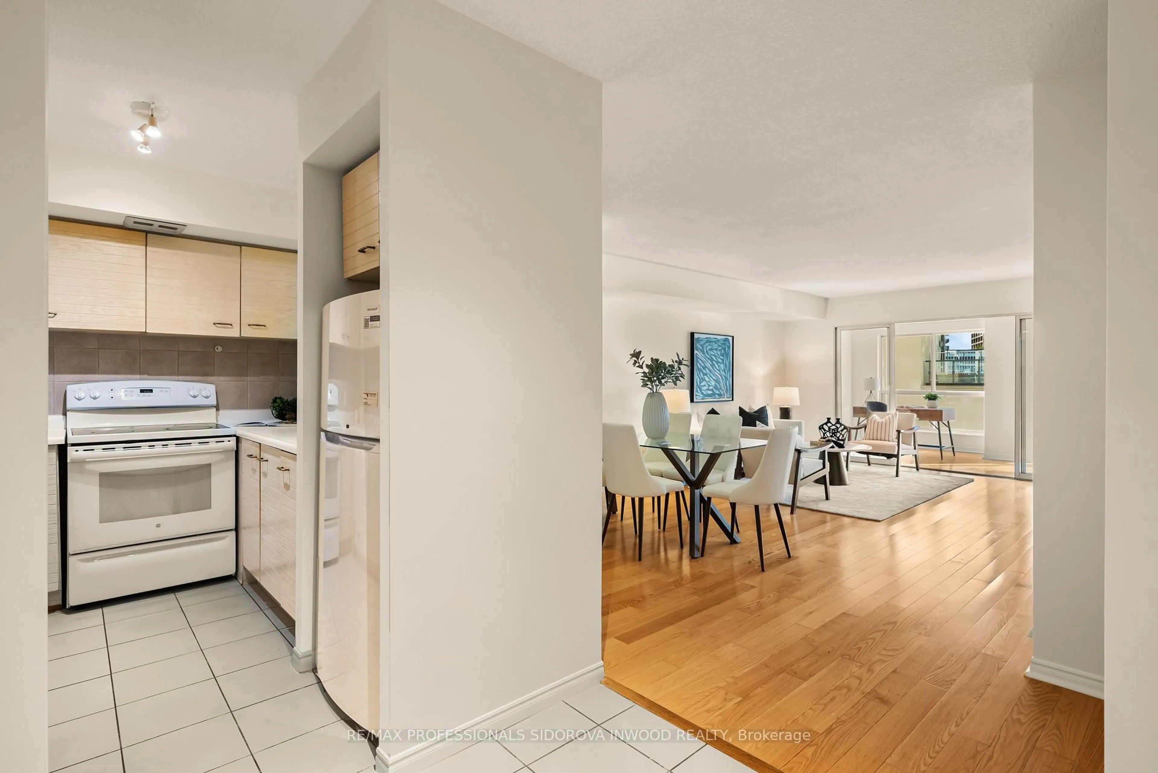 Open concept kitchen, unknown for 25 The Esplanade #502, Toronto Ontario M5E 1W5