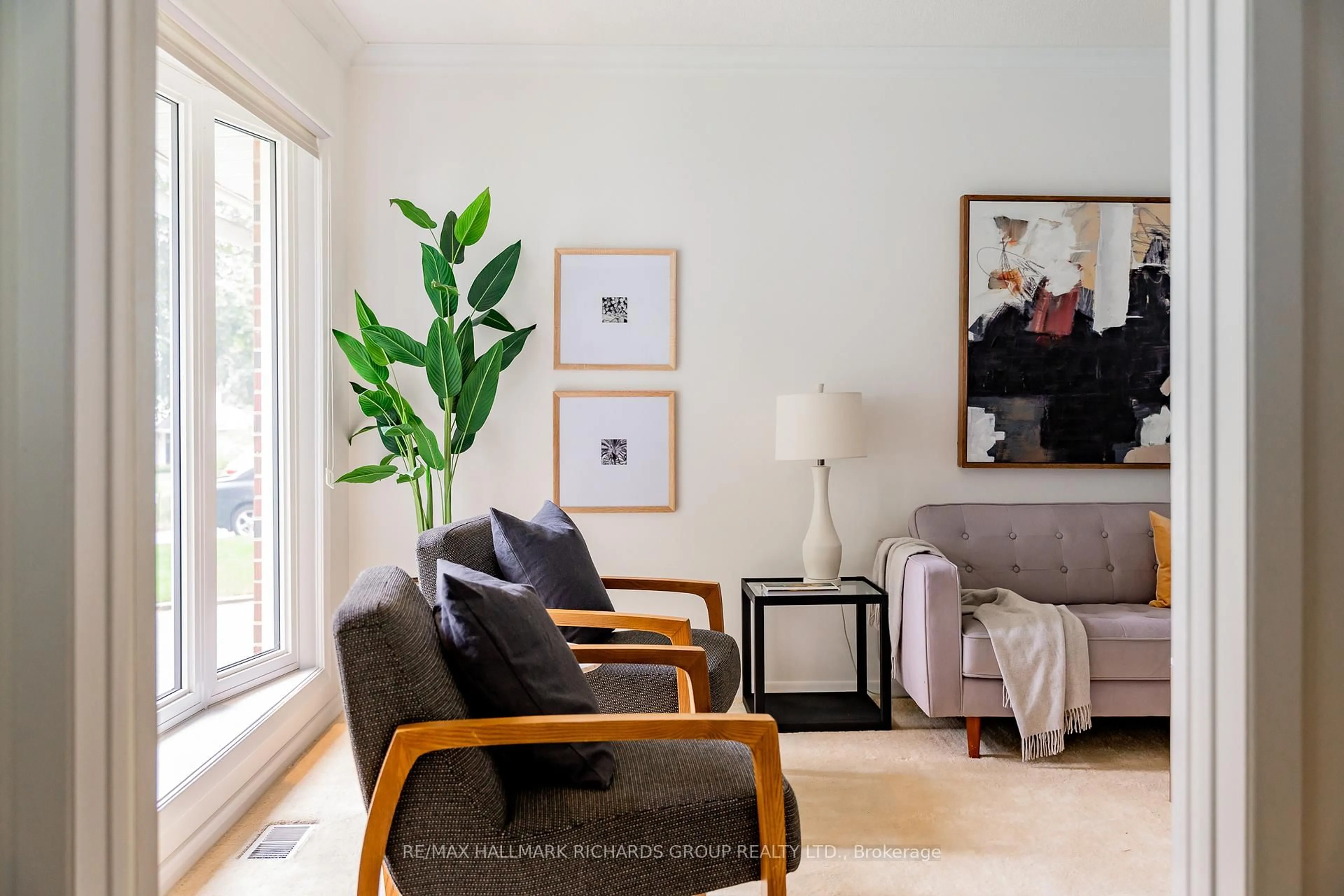 Living room with furniture, unknown for 30 Skyview Cres, Toronto Ontario M2J 1B8
