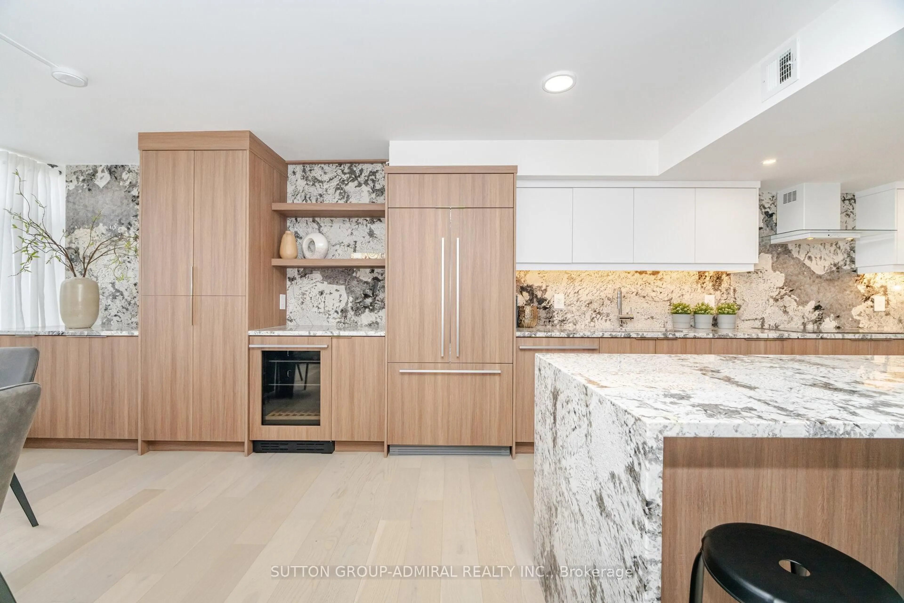 Contemporary kitchen, ceramic/tile floor for 900 Yonge St #902, Toronto Ontario M4W 3P5