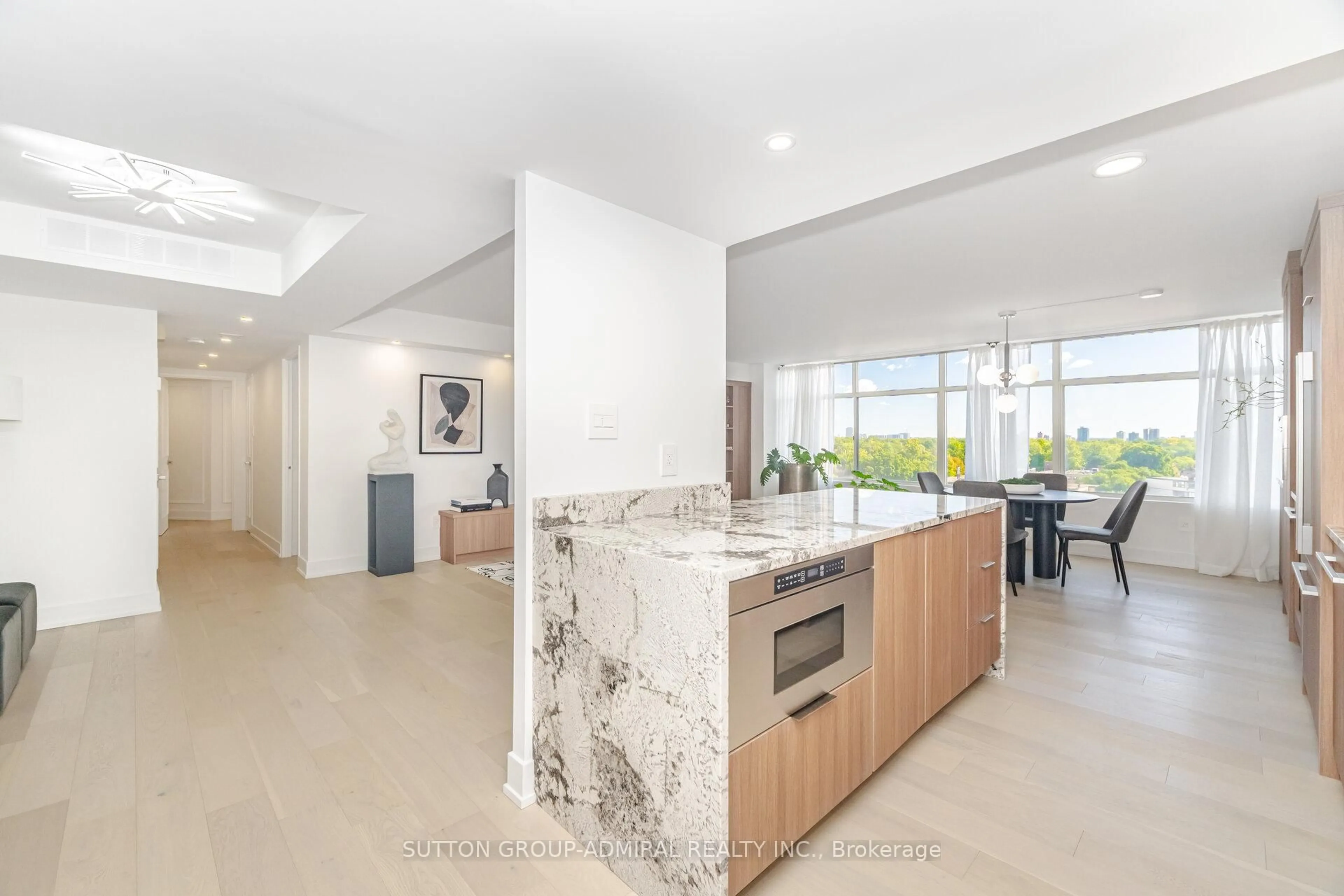 Open concept kitchen, ceramic/tile floor for 900 Yonge St #902, Toronto Ontario M4W 3P5