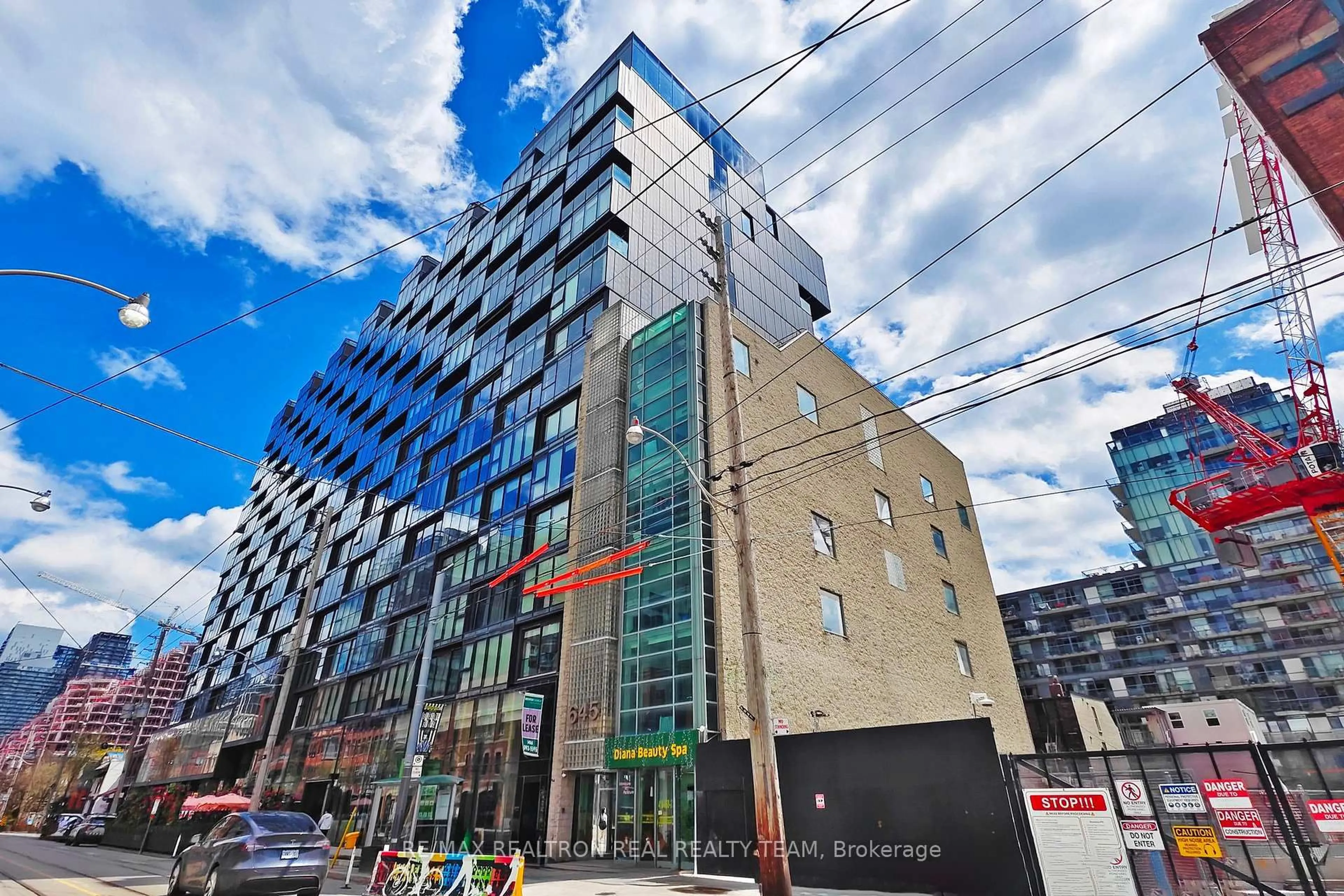Indoor foyer for 629 King St ##1316, Toronto Ontario M5V 1M5