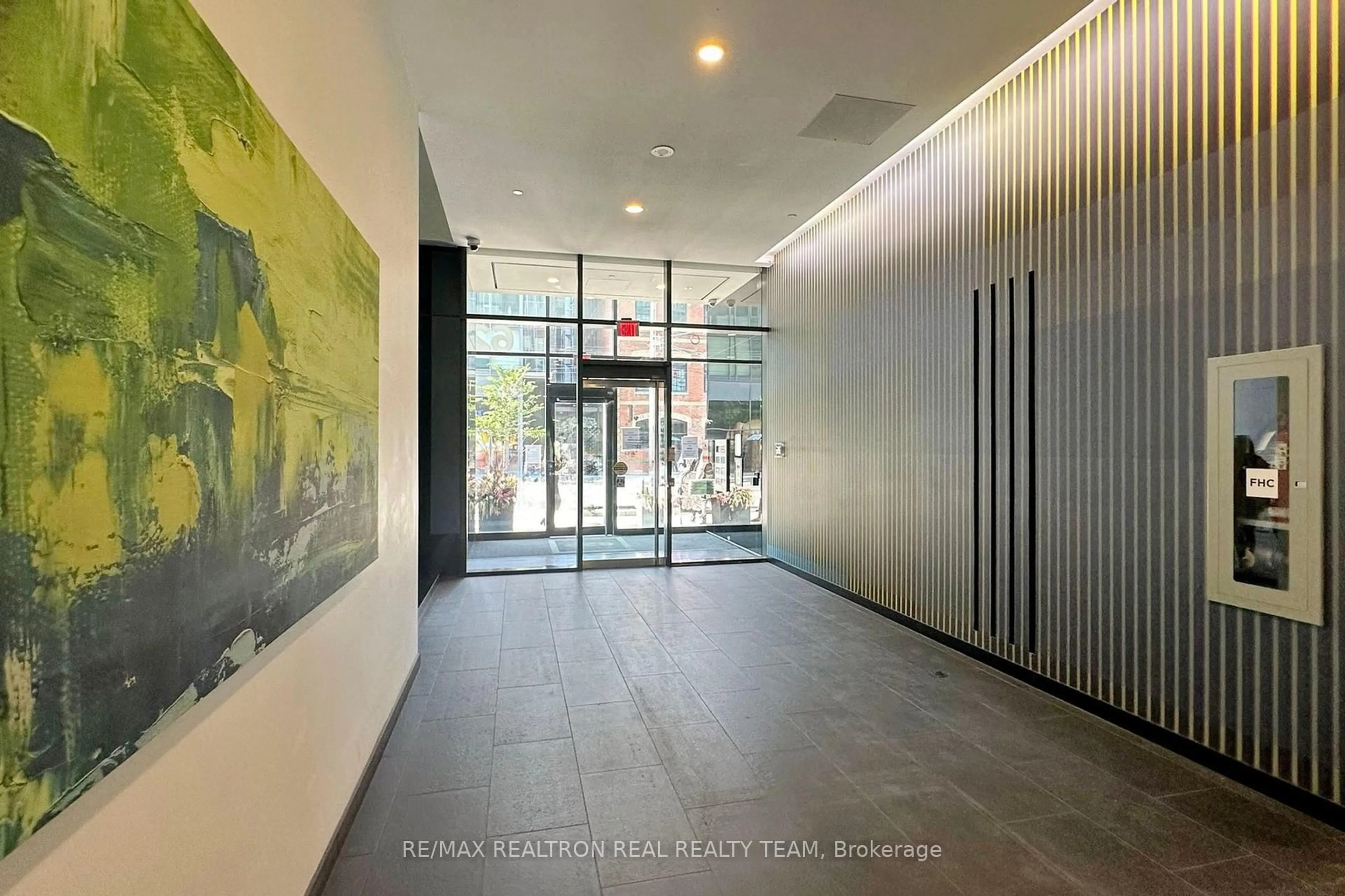 Indoor foyer for 629 King St ##1316, Toronto Ontario M5V 1M5