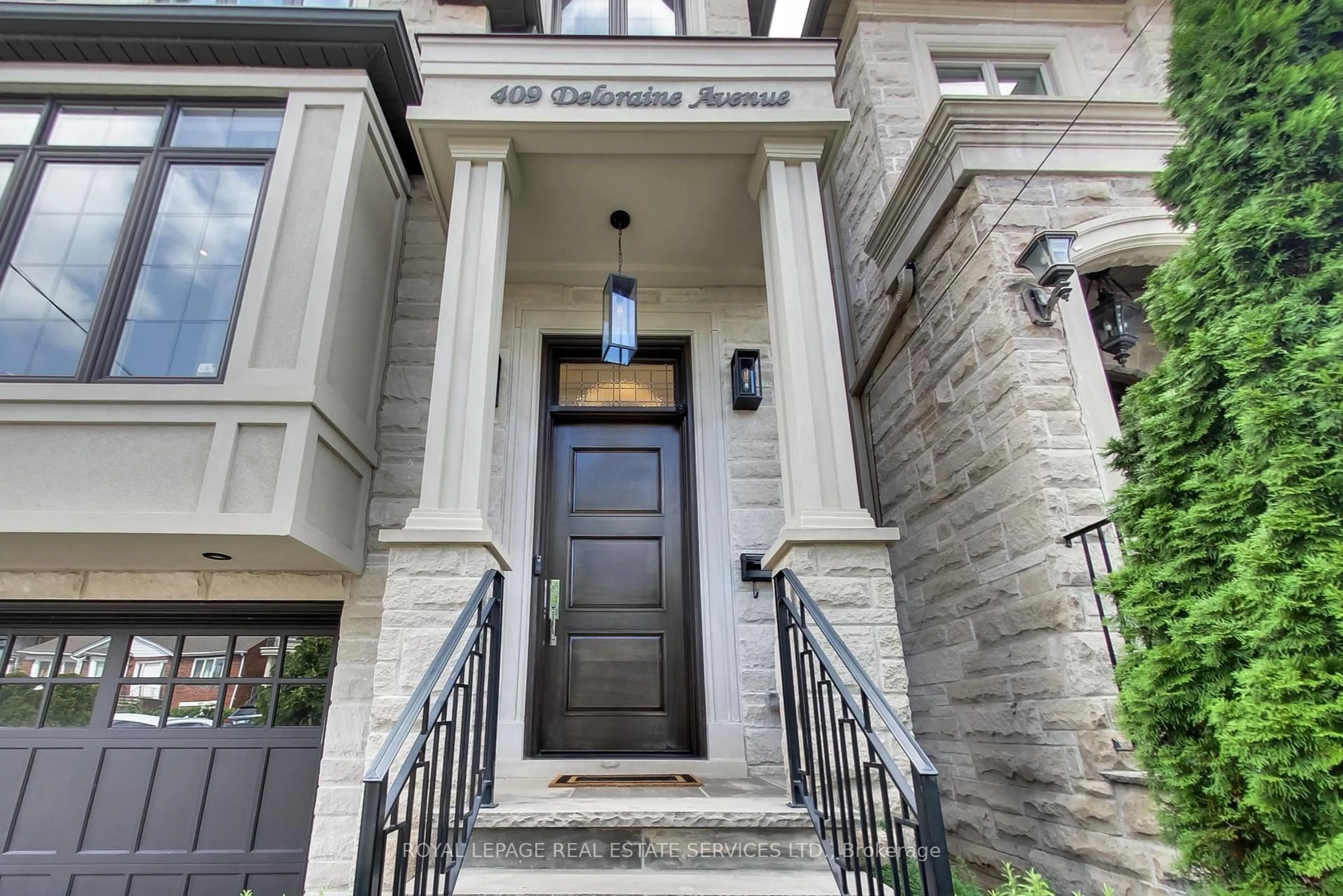 Indoor entryway for 409 Deloraine Ave, Toronto Ontario M5M 2B9