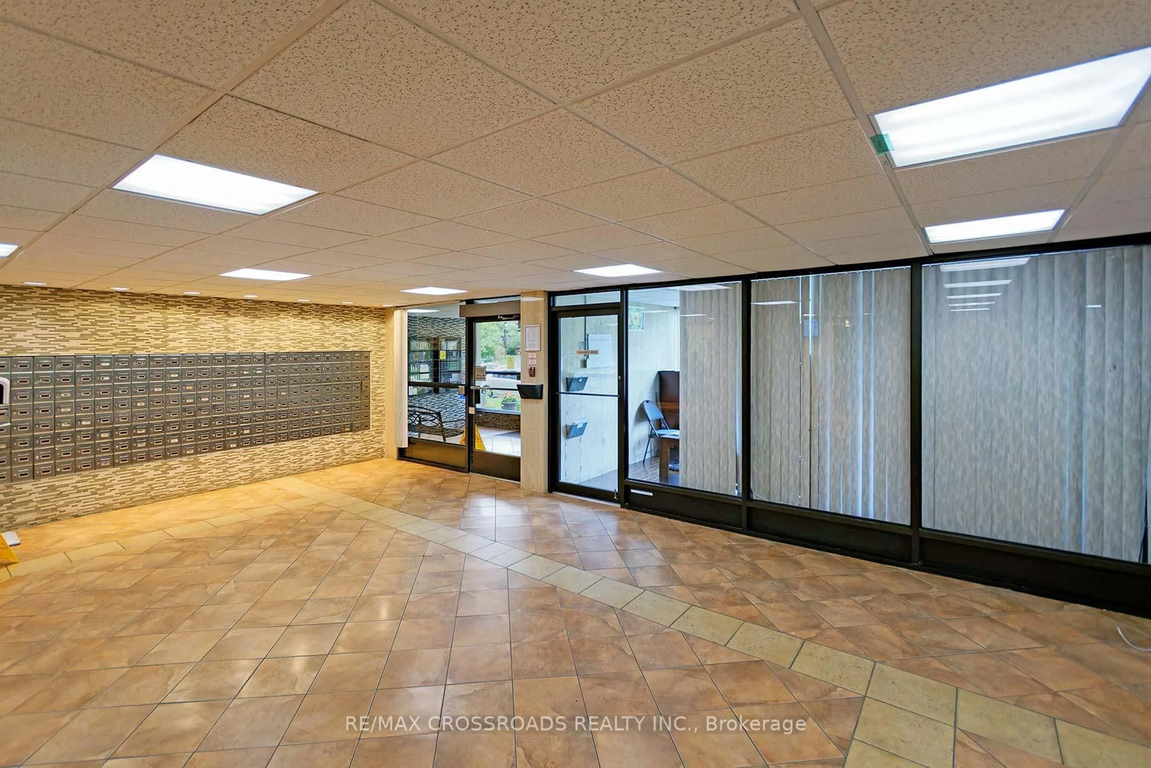 Indoor foyer for 25 Sunrise Ave #210, Toronto Ontario M4A 2S2
