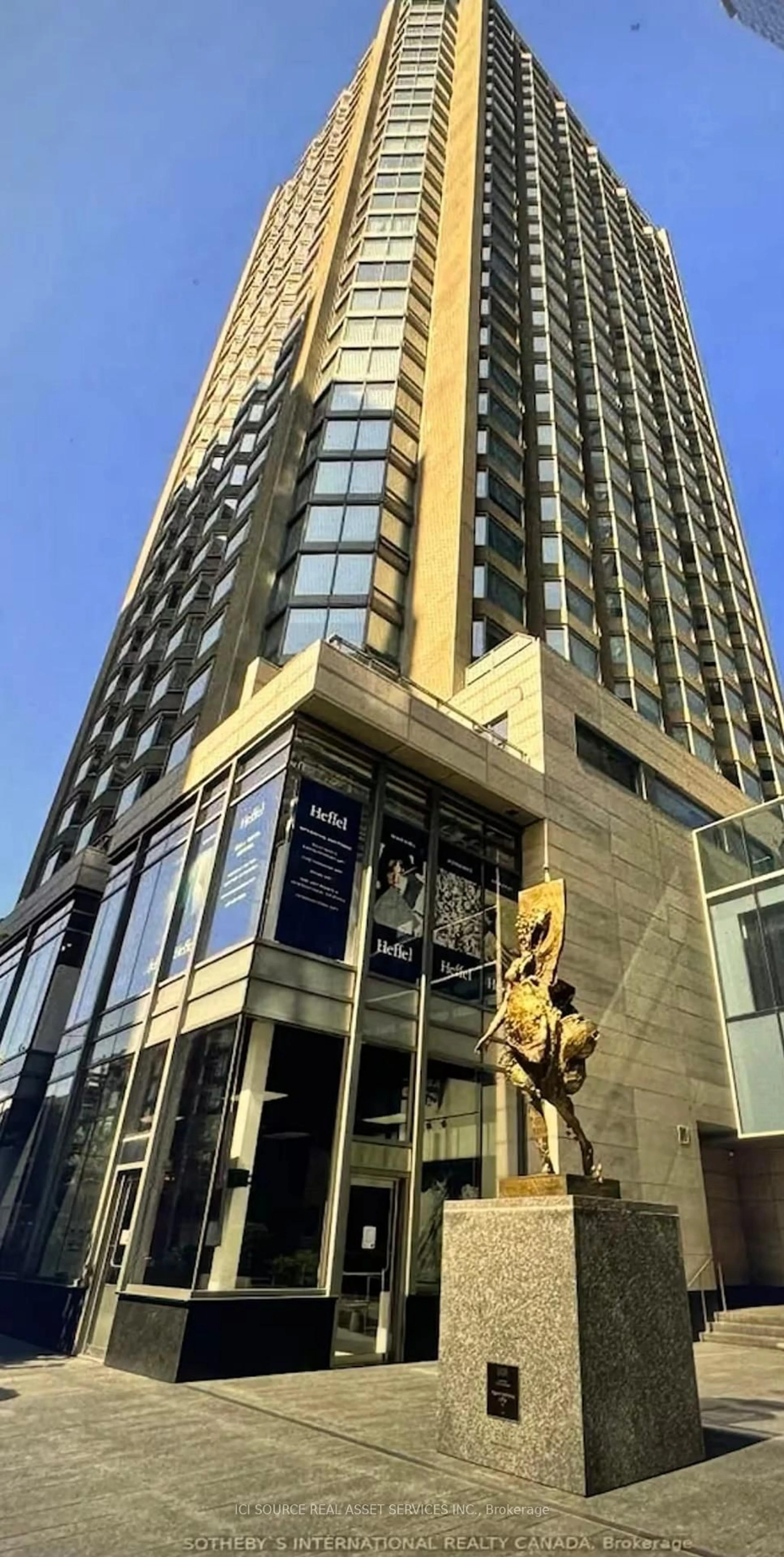 Indoor foyer for 155 Yorkville Ave #2917, Toronto Ontario M5R 0B4