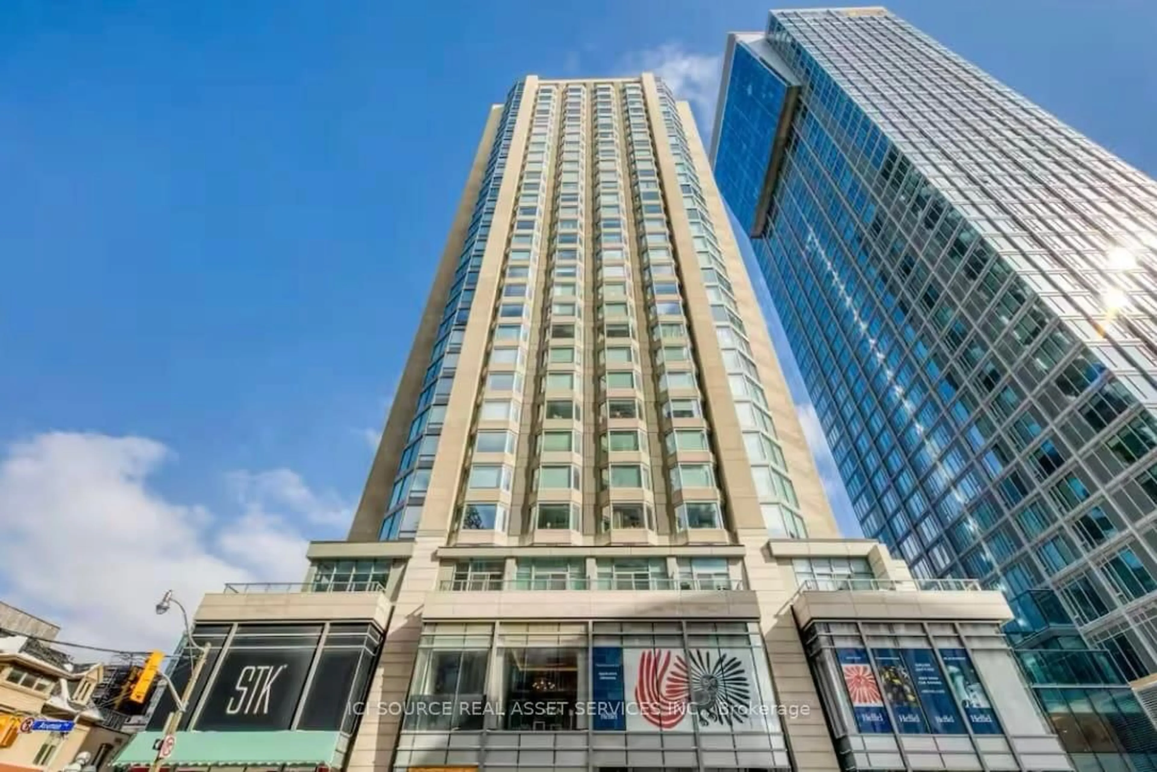 Indoor foyer for 155 Yorkville Ave #2917, Toronto Ontario M5R 0B4