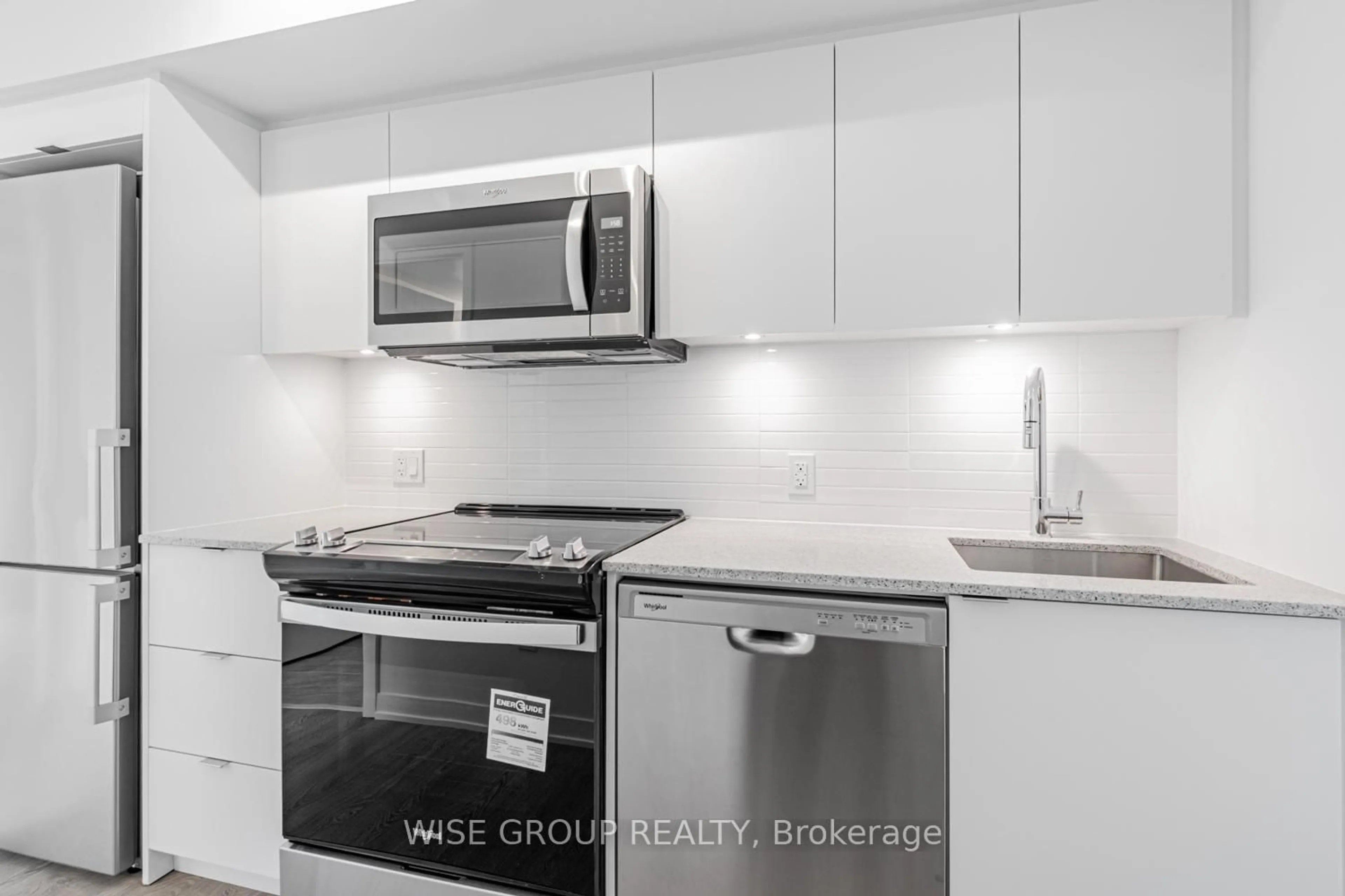 Standard kitchen, ceramic/tile floor for 500 Wilson Ave #906, Toronto Ontario M3H 5Y9