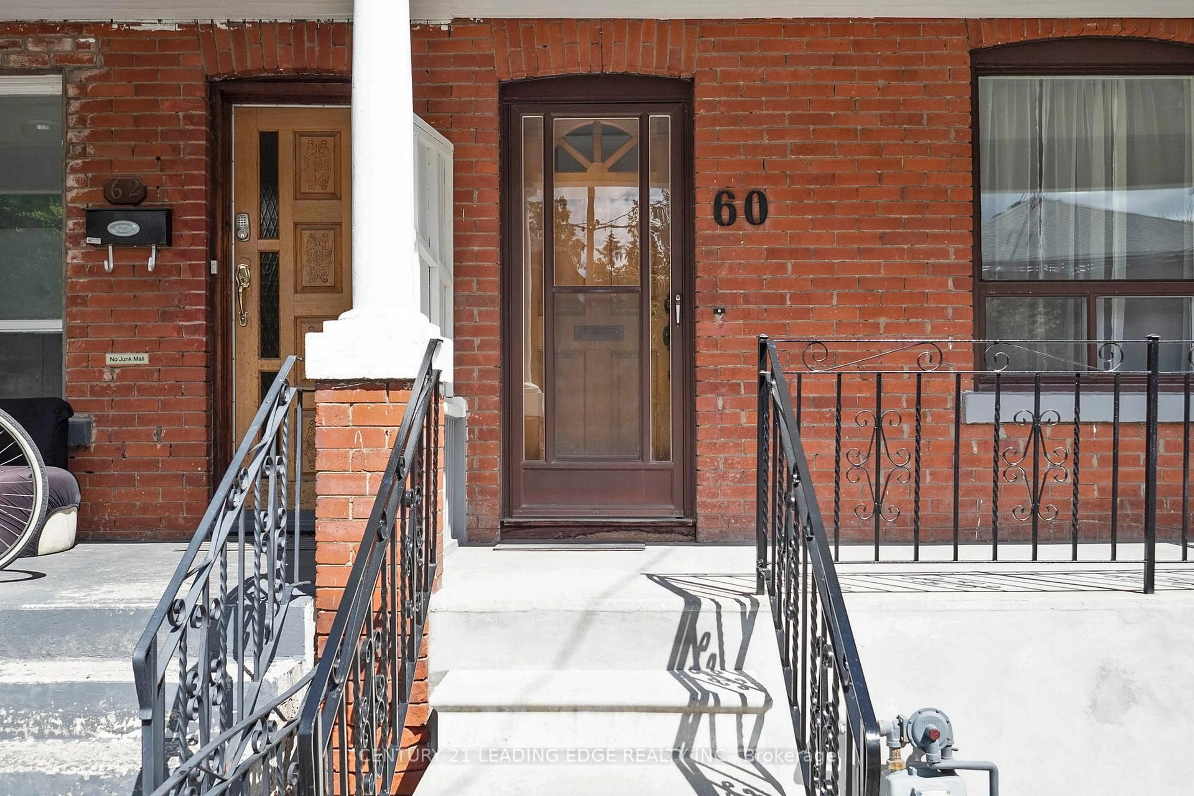Unknown for 60 Ulster St, Toronto Ontario M5S 1E5