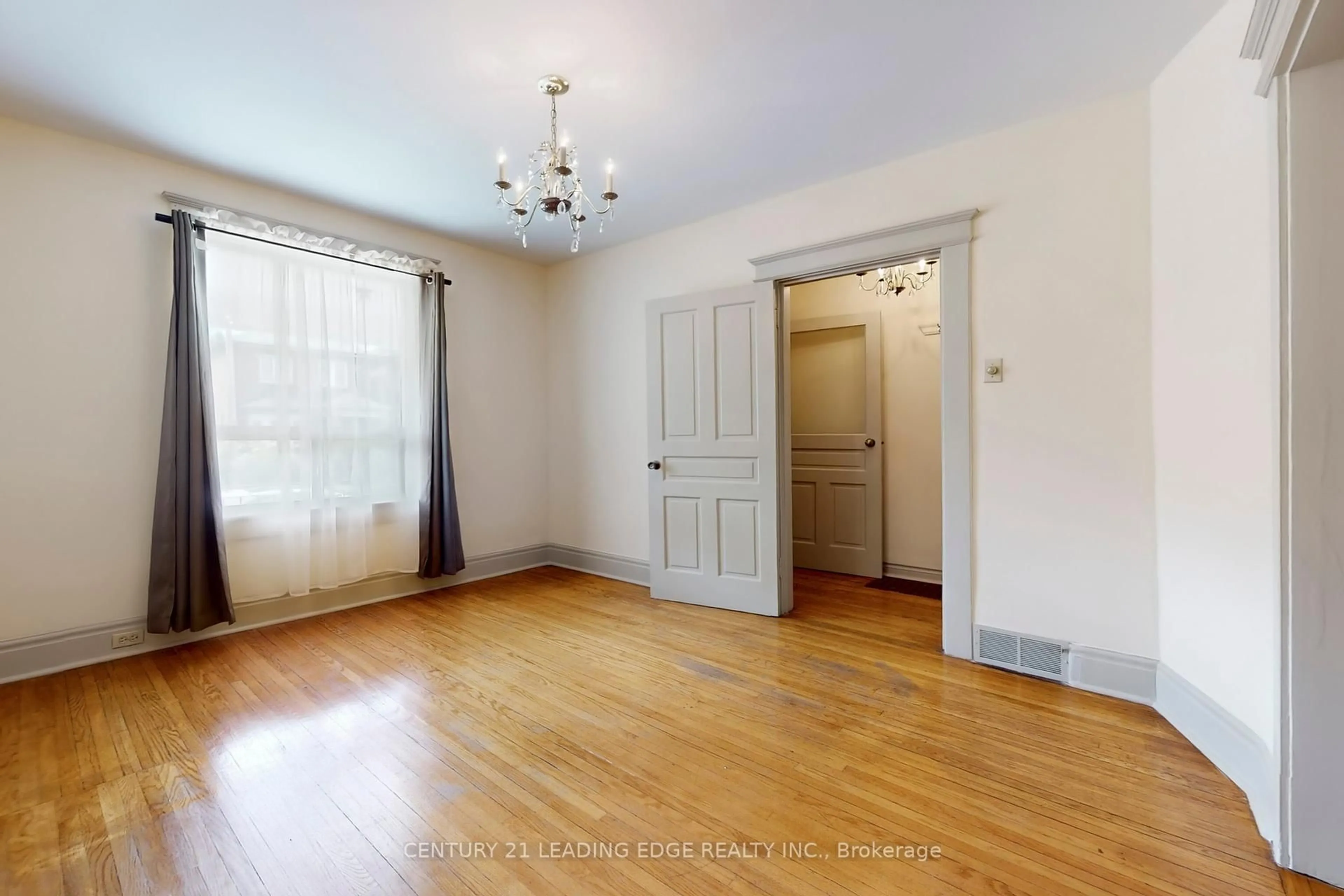 A pic of a room for 60 Ulster St, Toronto Ontario M5S 1E5