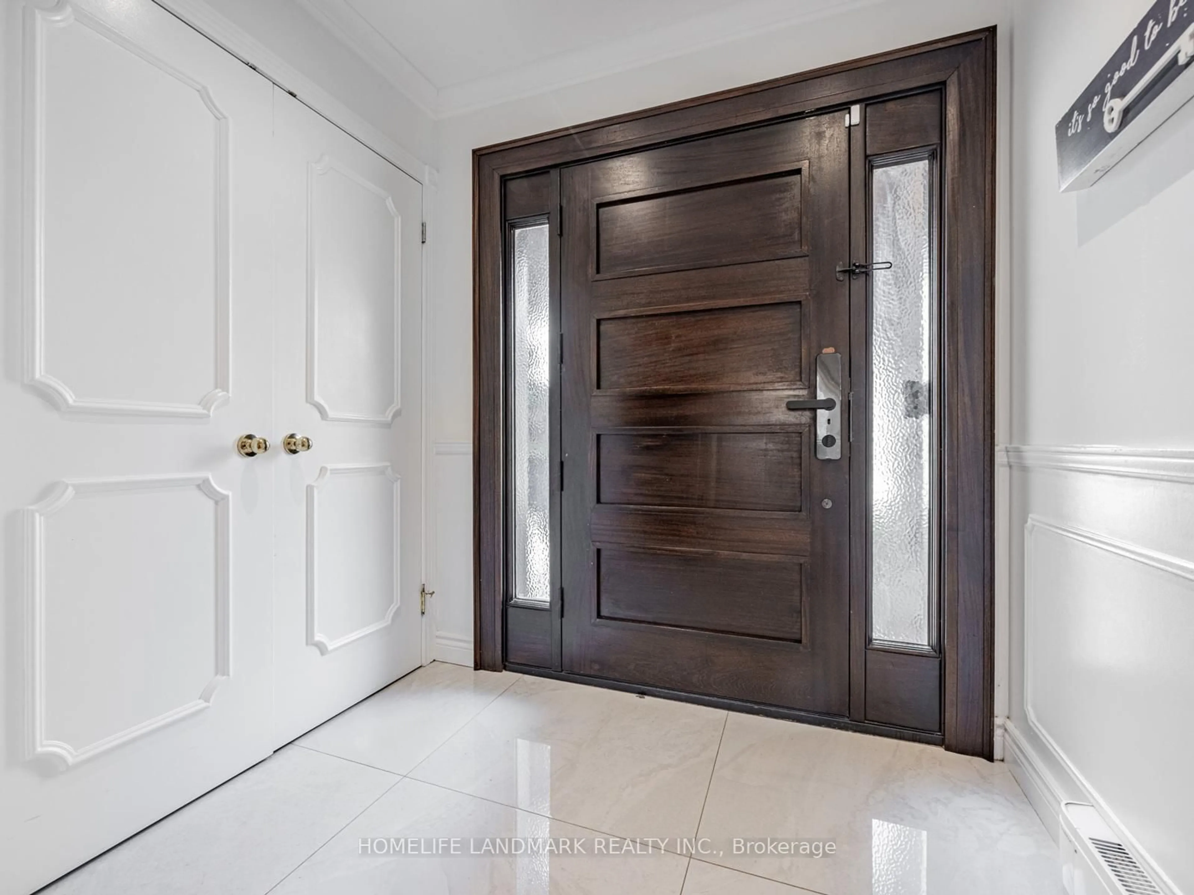 Indoor entryway for 58 Ames Circ, Toronto Ontario M3B 3C1