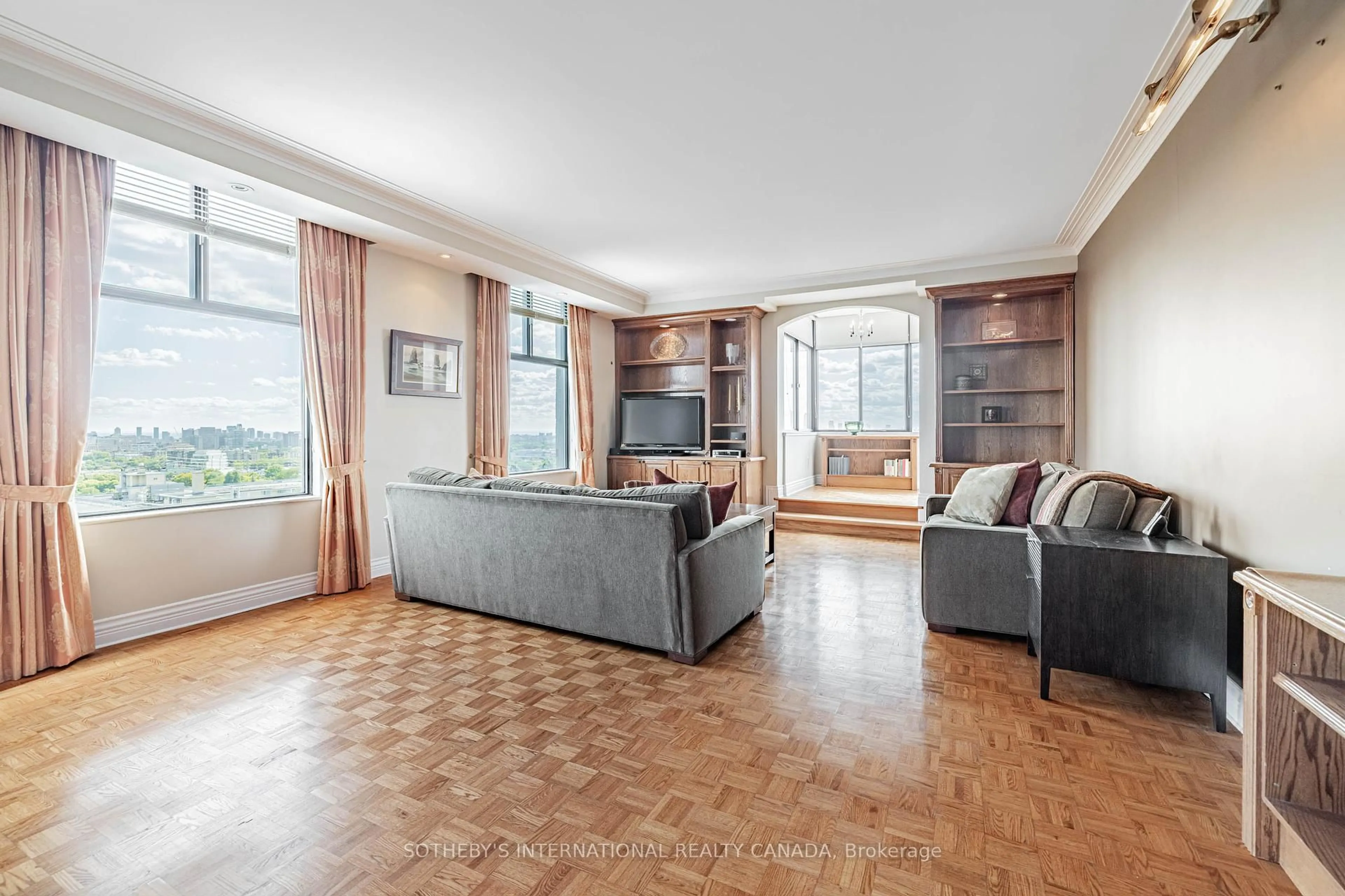 Living room with furniture, unknown for 423 Avenue Rd #13, Toronto Ontario M4V 2H7