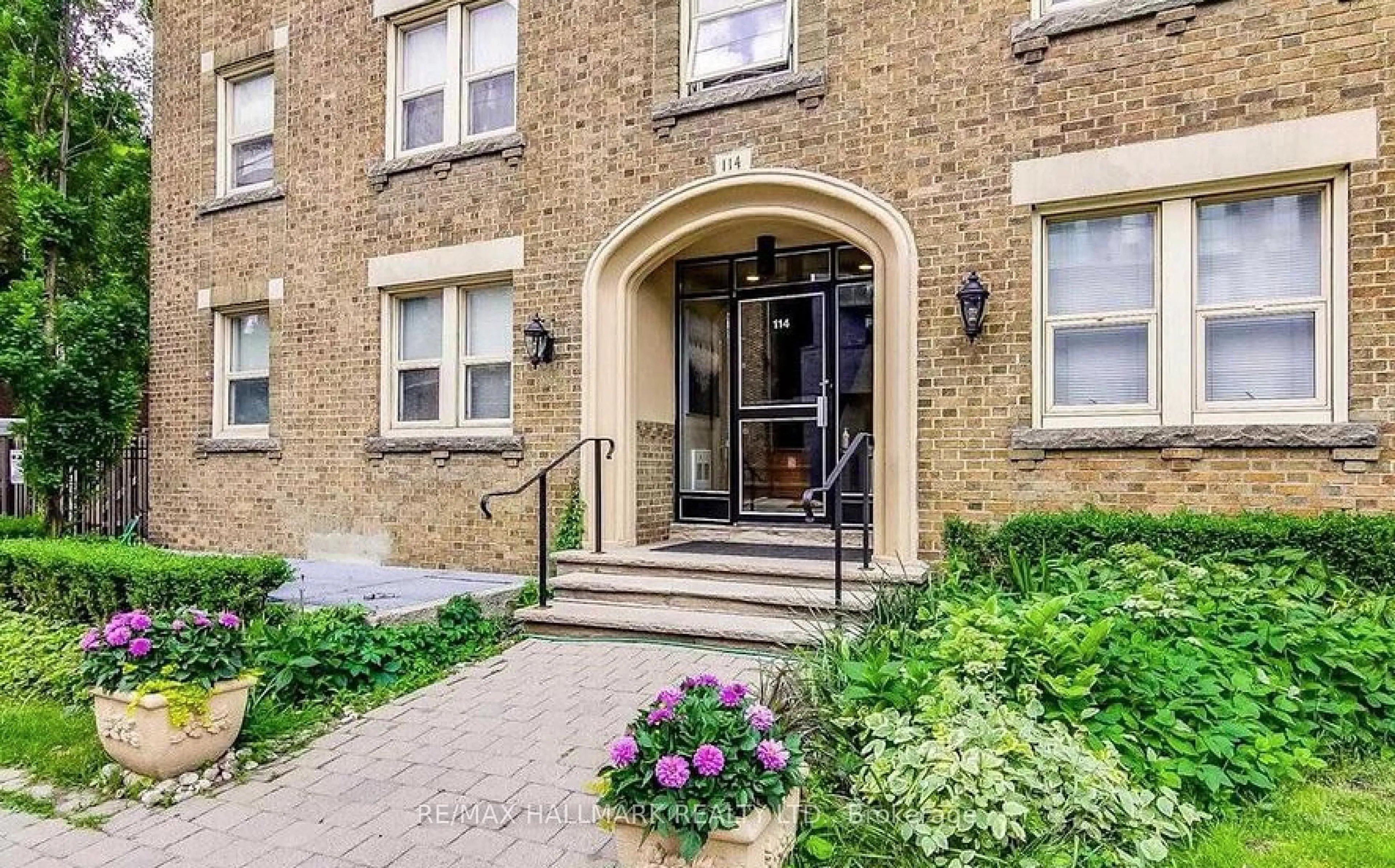 Unknown for 114 Vaughan Rd #303, Toronto Ontario M6C 2M1