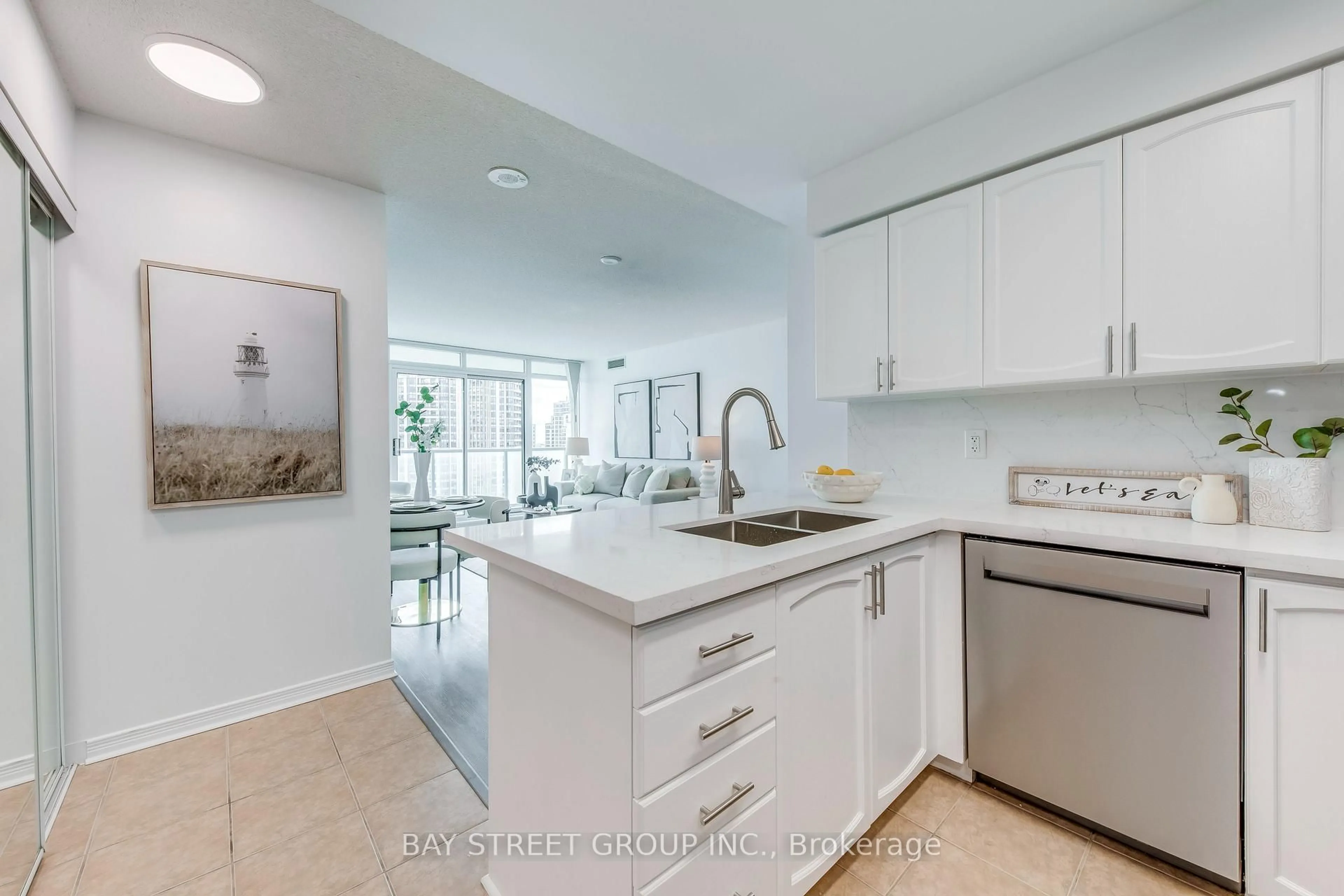 Open concept kitchen, ceramic/tile floor for 5500 Yonge St #1905, Toronto Ontario M2N 7L1