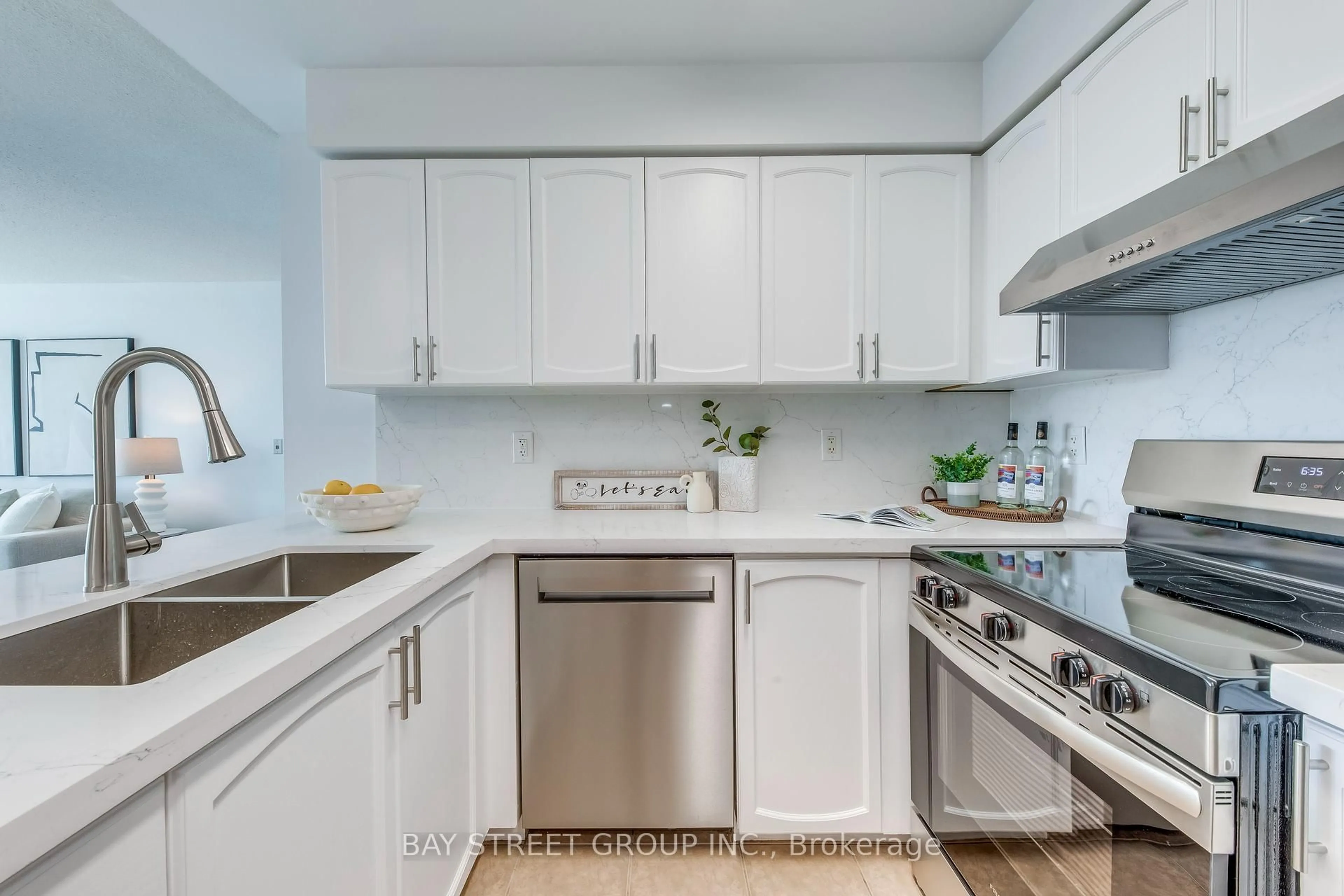 Standard kitchen, unknown for 5500 Yonge St #1905, Toronto Ontario M2N 7L1